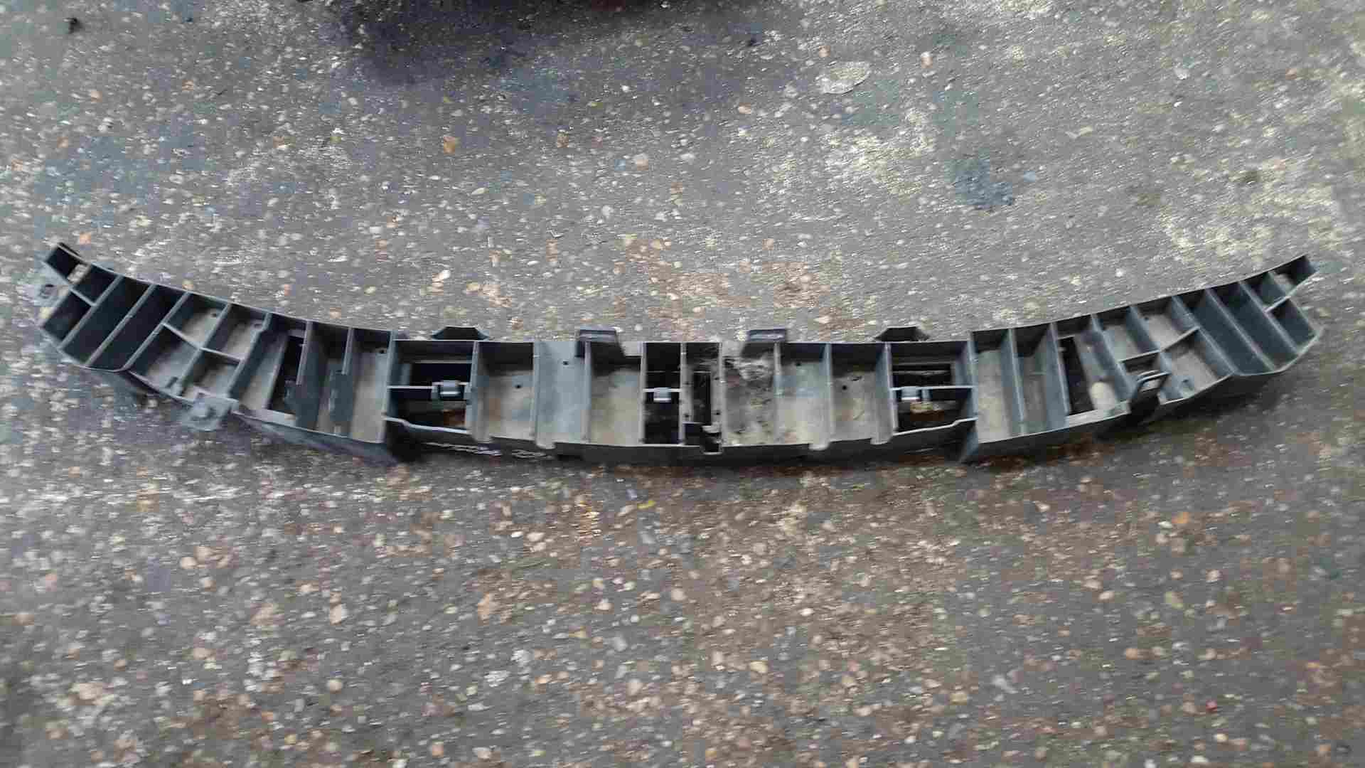 Thumb 3 Renault Clio MK3 2009-2012 Front Bumper Reinforcement Plastic Moulding Impact 