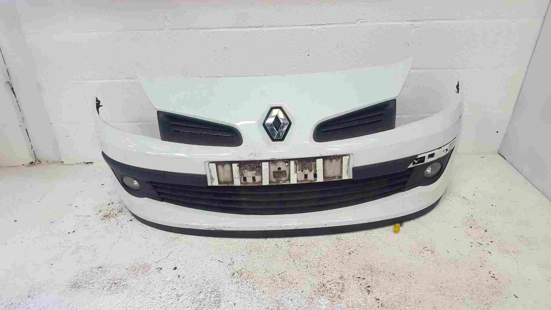 Thumb 2 Renault Clio MK3 2005-2009 Front Bumper White Ov369 185 FOG LIGHTS 