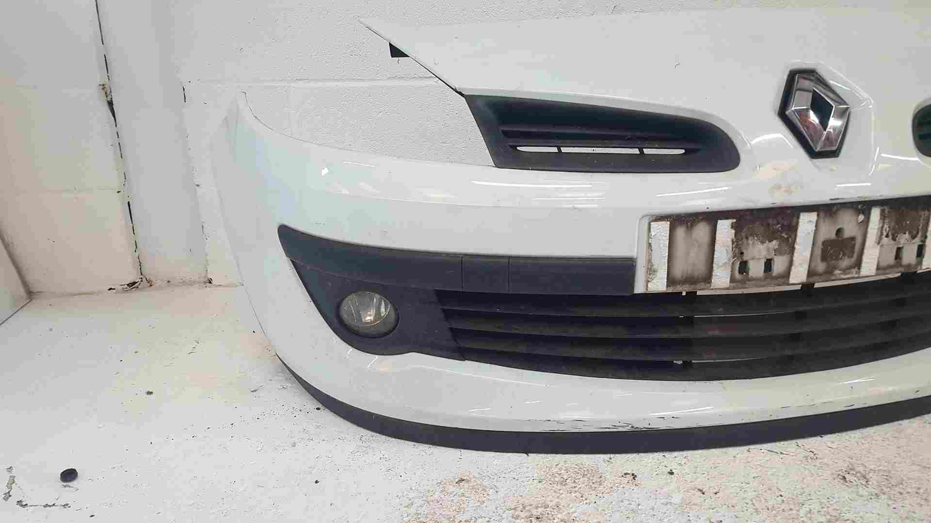 Thumb 3 Renault Clio MK3 2005-2009 Front Bumper White Ov369 185 FOG LIGHTS 