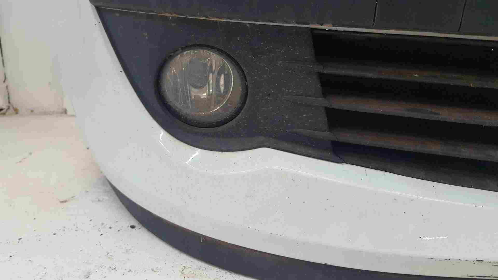 Thumb 8 Renault Clio MK3 2005-2009 Front Bumper White Ov369 185 FOG LIGHTS 