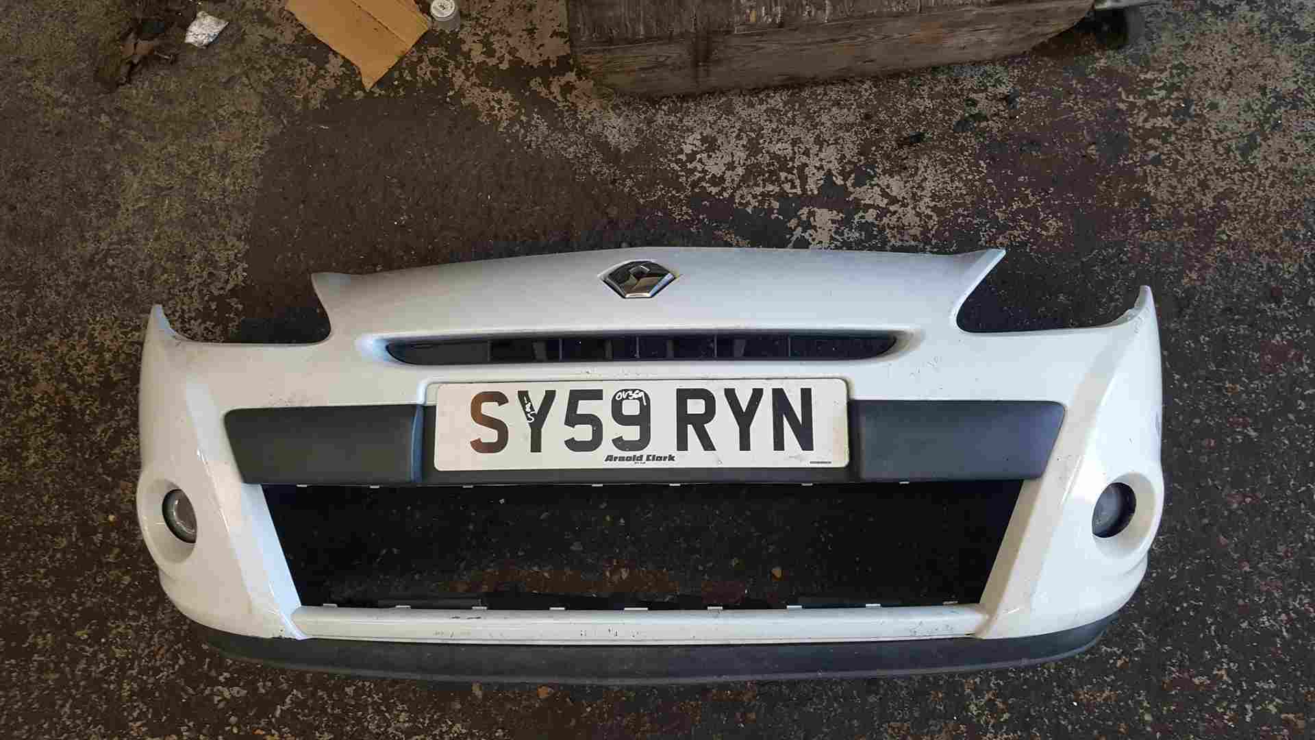 Thumb 2 Renault Clio MK3 2009-2012 Front Bumper White Ov369 185 No Grill
