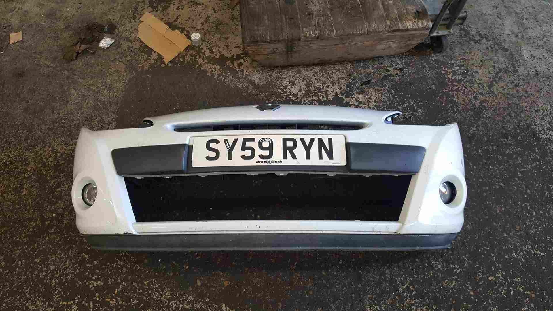 Renault Clio MK3 2009-2012 Front Bumper White Ov369 185 No Grill