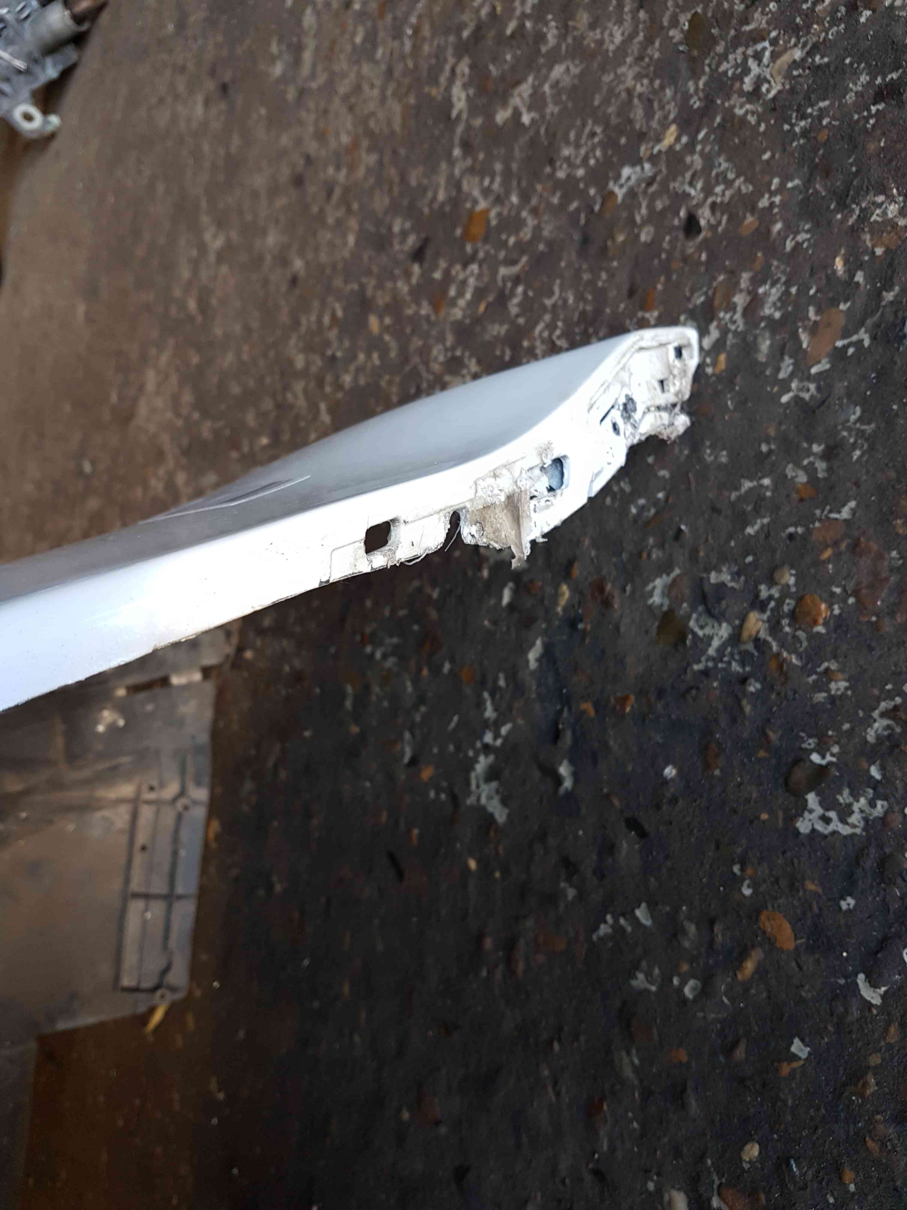 Thumb 7 Renault Clio MK3 2009-2012 Front Bumper White Ov369 195