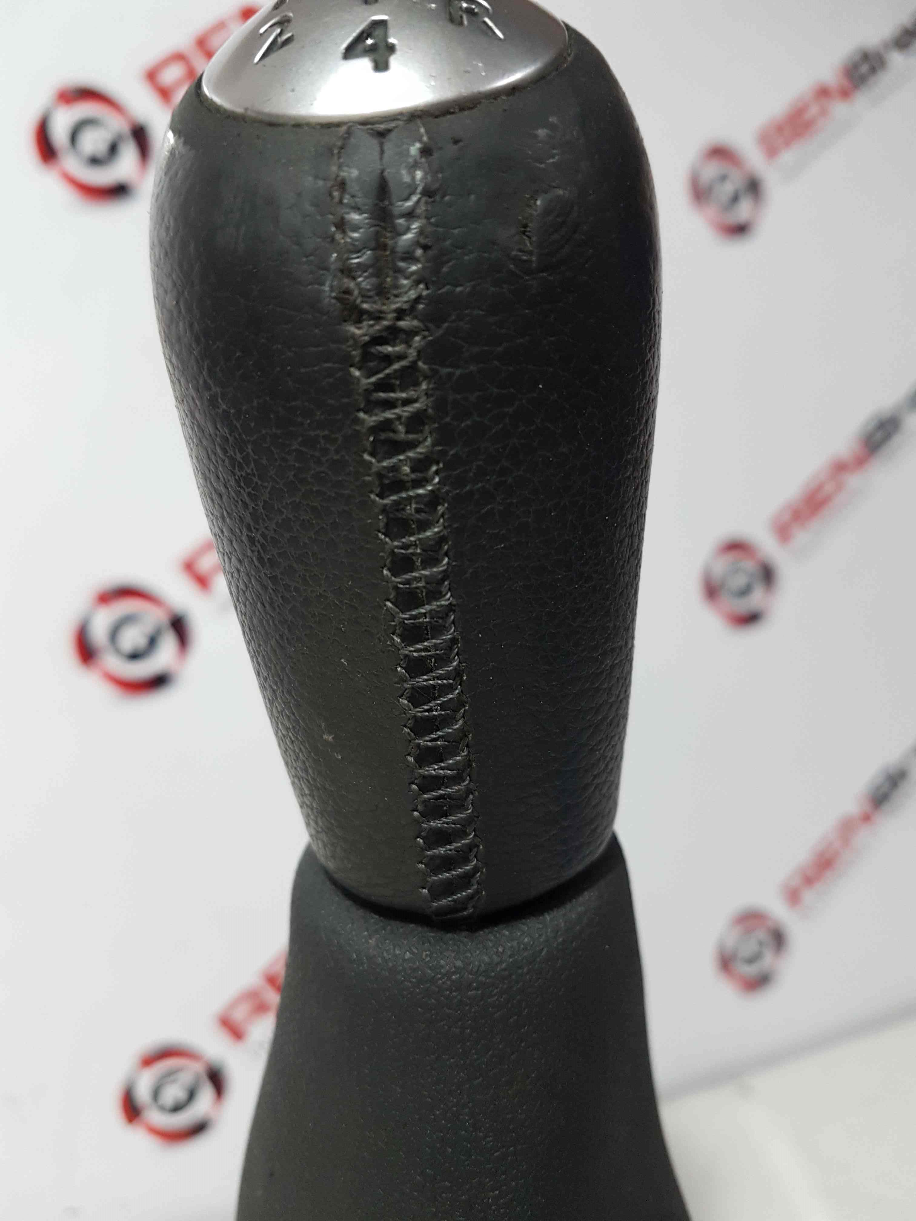 Thumb 3 Renault Clio MK3 2009-2012 Gearstick Knob Gaitor 8200393246