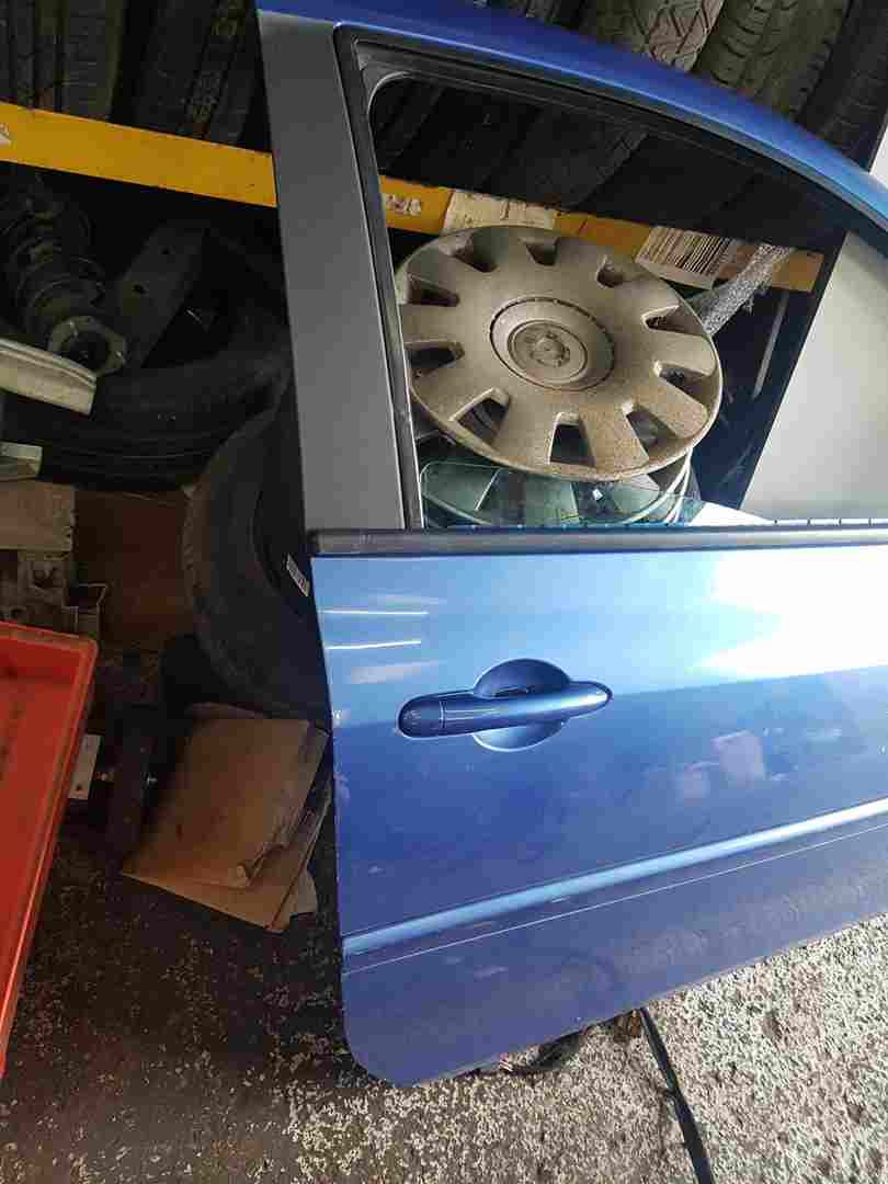 Thumb 2 Renault Clio MK3 2009-2012 Gt Driversr OSF Front Door Blue Ternt 3Dr