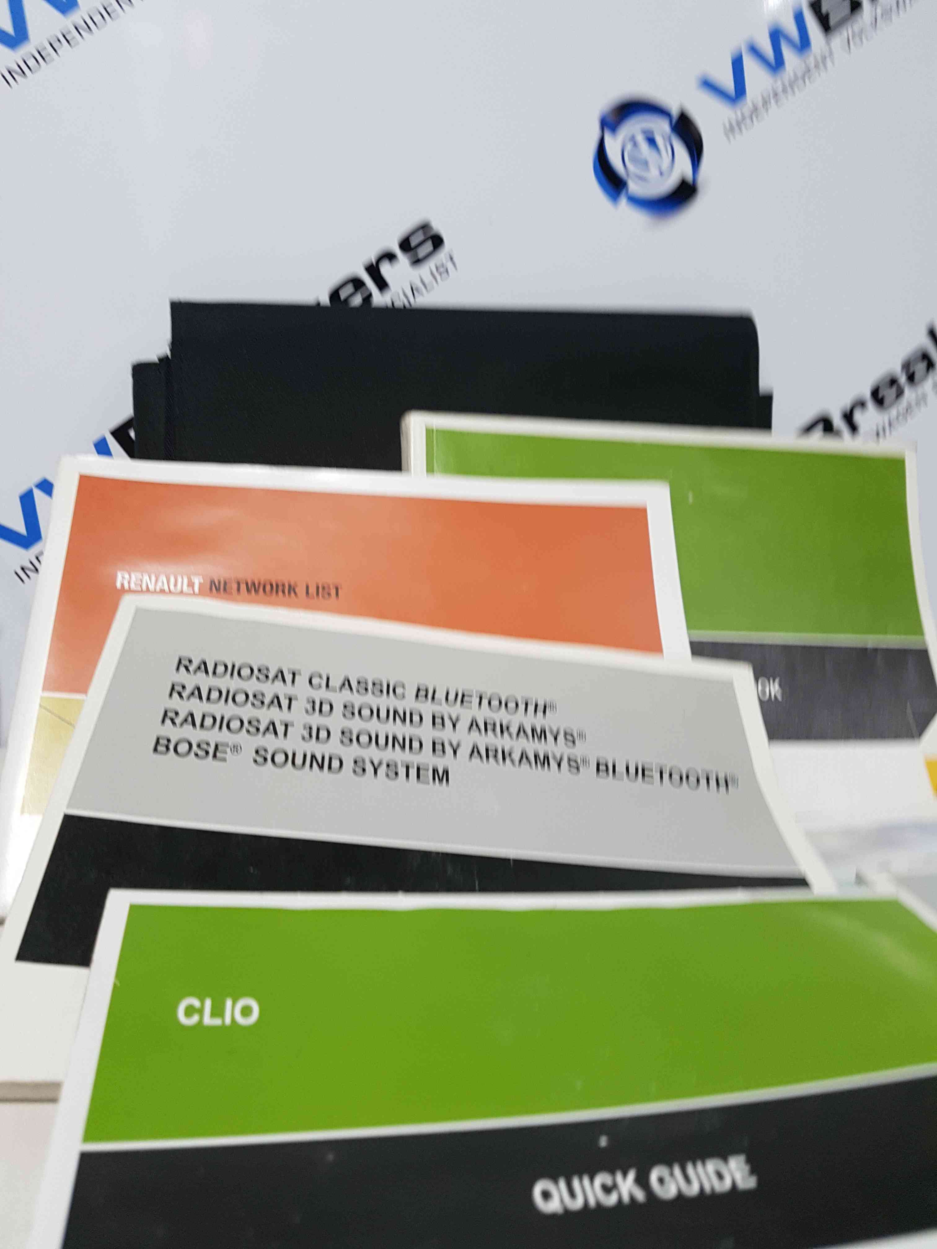 Thumb 4 Renault Clio MK3 2009-2012 Handbook Documents + Wallet