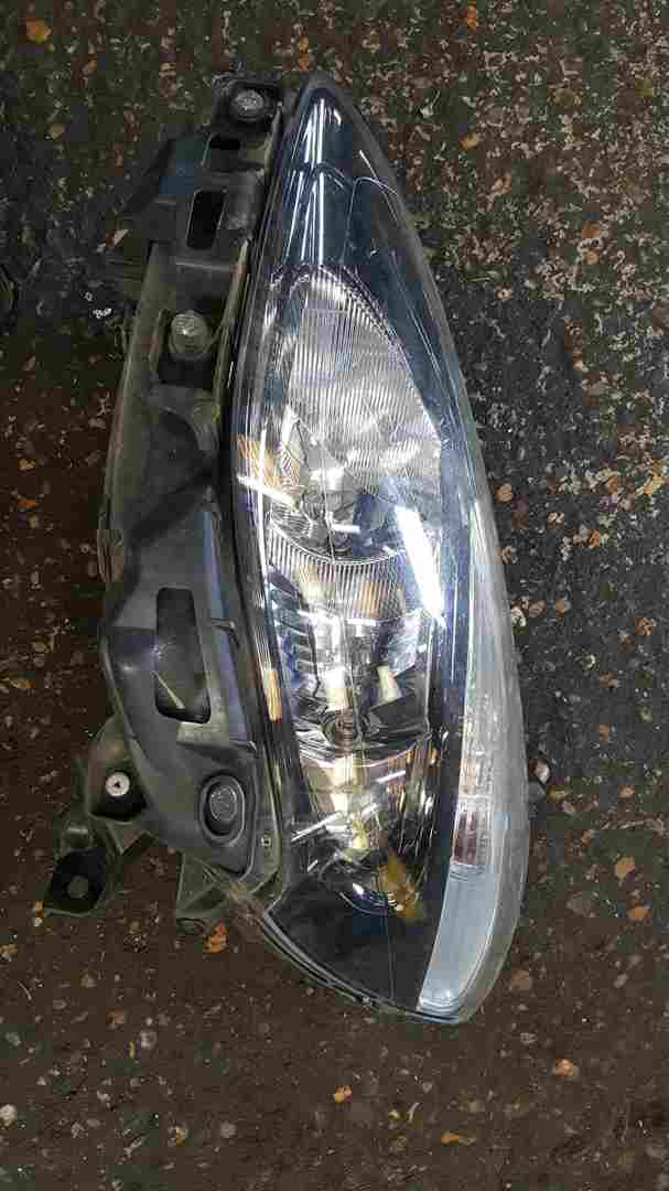 Renault Clio MK3 2009-2012 Passenger NSF Front Headlight Black Backing Broken