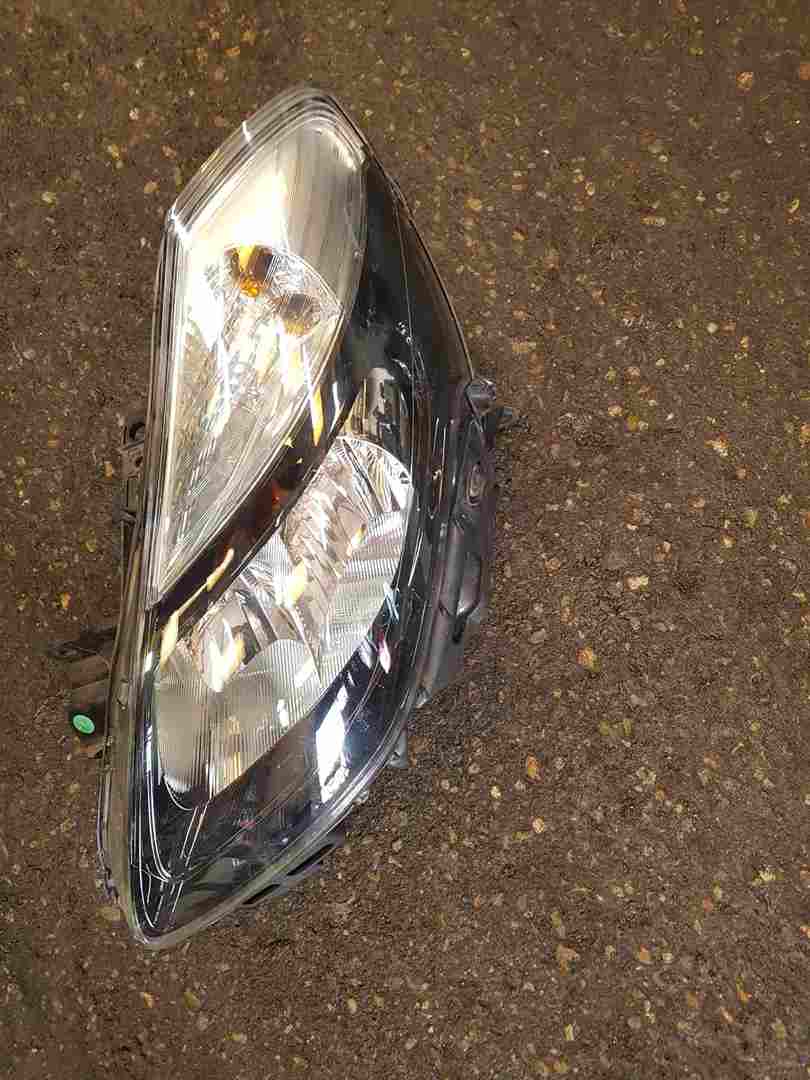 Thumb 6 Renault Clio MK3 2009-2012 Passenger NSF Front Headlight Black Backing Facelift