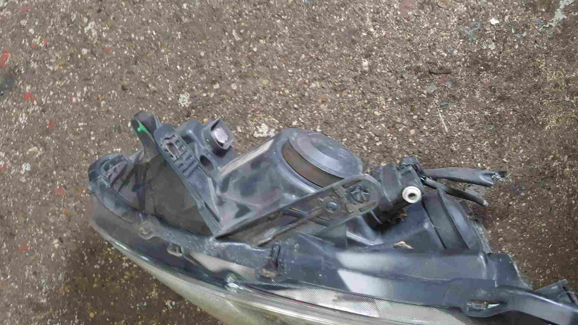Thumb 4 Renault Clio MK3 2009-2012 Passenger NSF Front Headlight Black Facelift CLOUDY