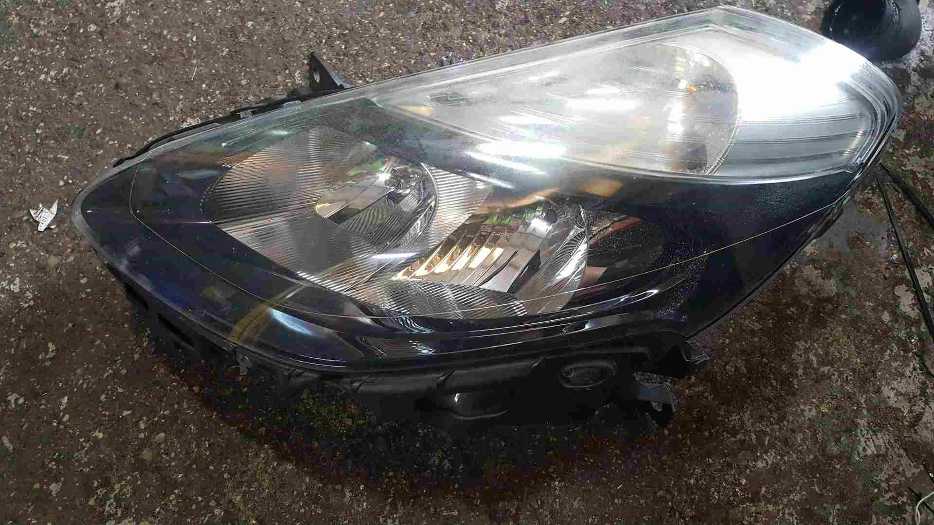 Thumb 6 Renault Clio MK3 2009-2012 Passenger NSF Front Headlight Black Facelift CLOUDY