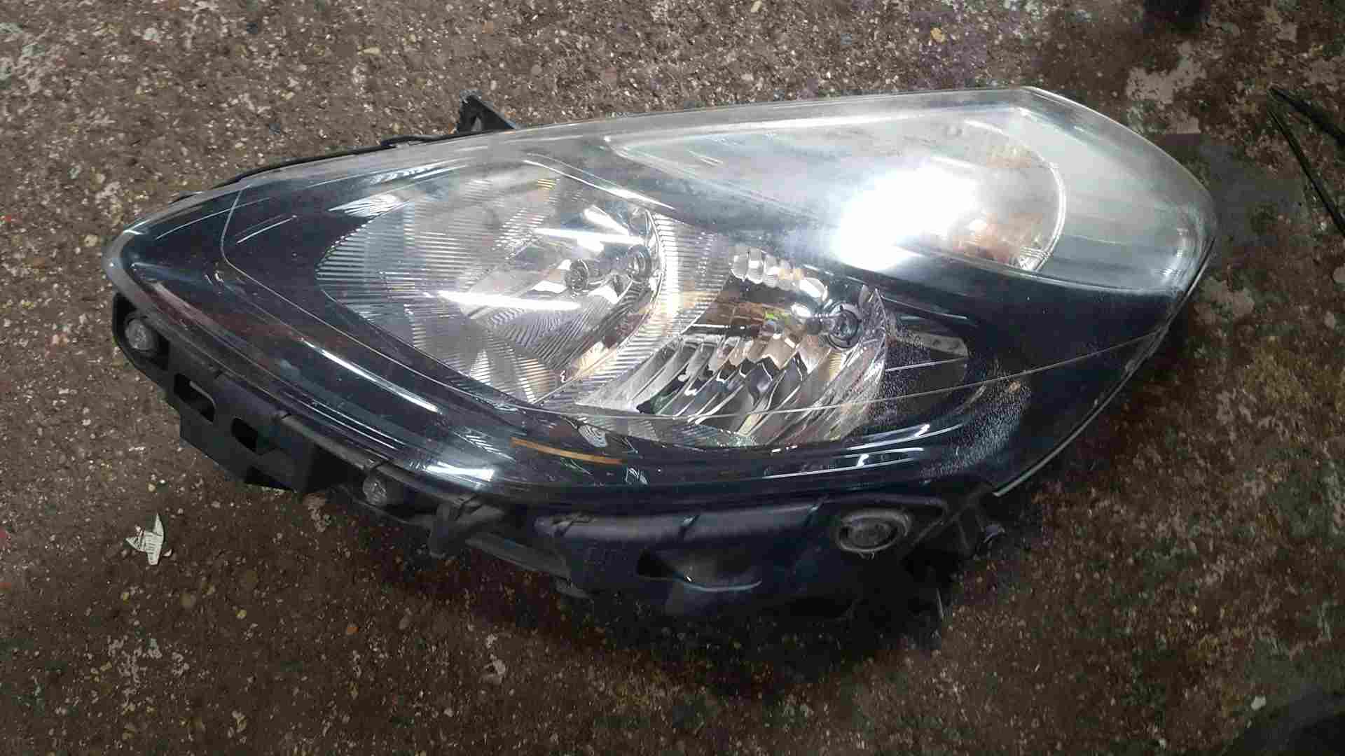 Renault Clio MK3 2009-2012 Passenger NSF Front Headlight Black Facelift CLOUDY