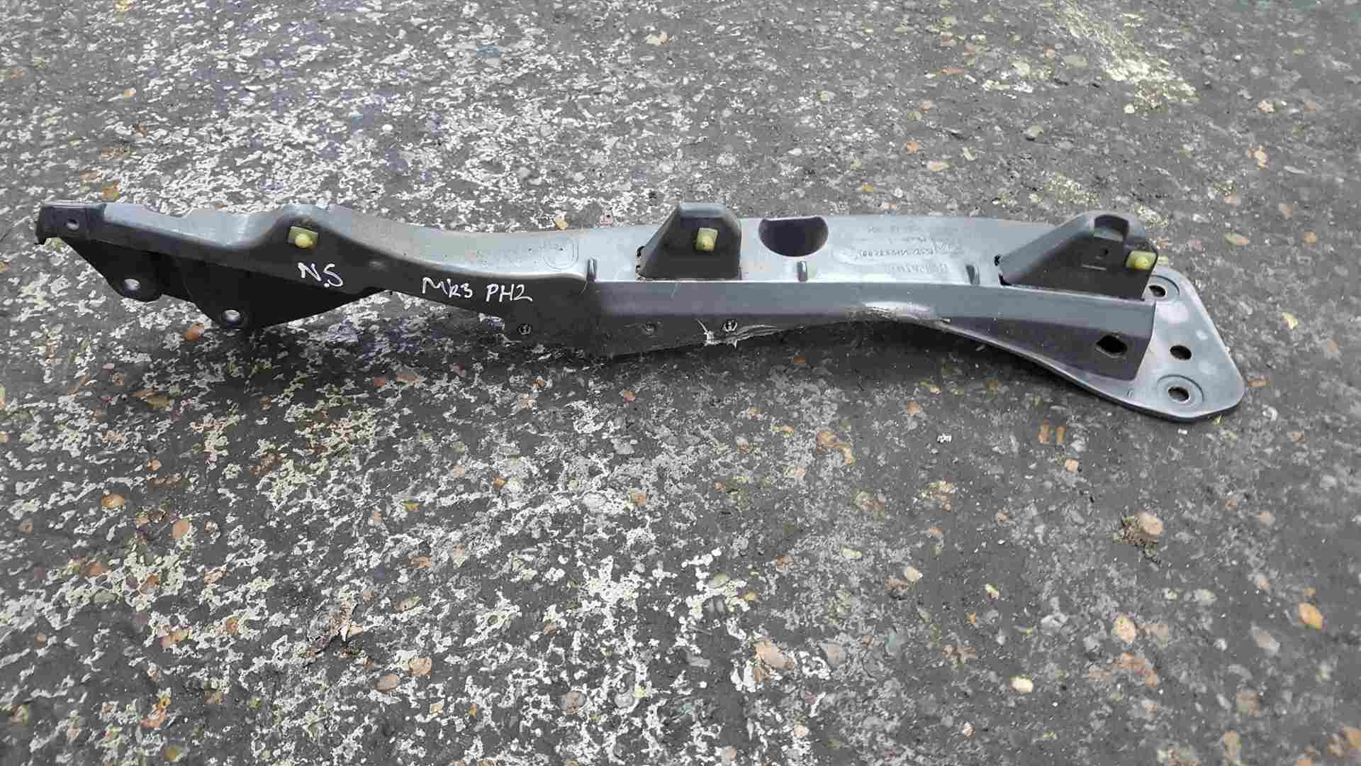 Thumb 3 Renault Clio MK3 2009-2012 Passenger NSF Front Wing Bracket 631234880R