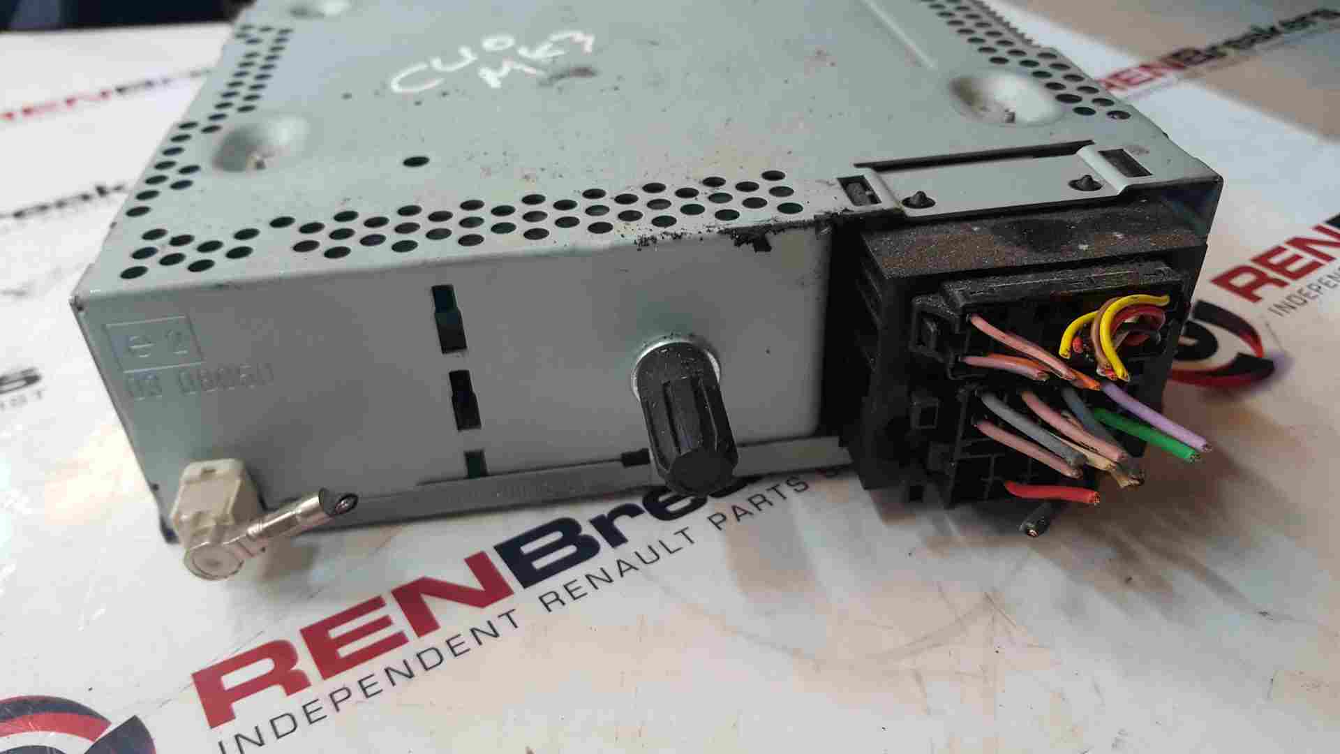 Thumb 4 Renault Clio MK3 2009-2012 Radio Stereo Cd Player + Code 281150038R