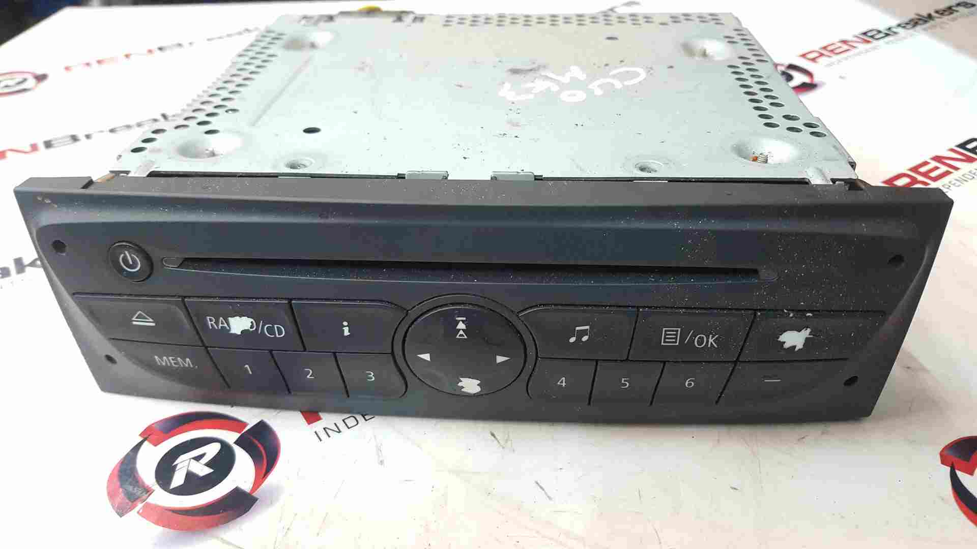 Renault Clio MK3 2009-2012 Radio Stereo Cd Player + Code 281150038R