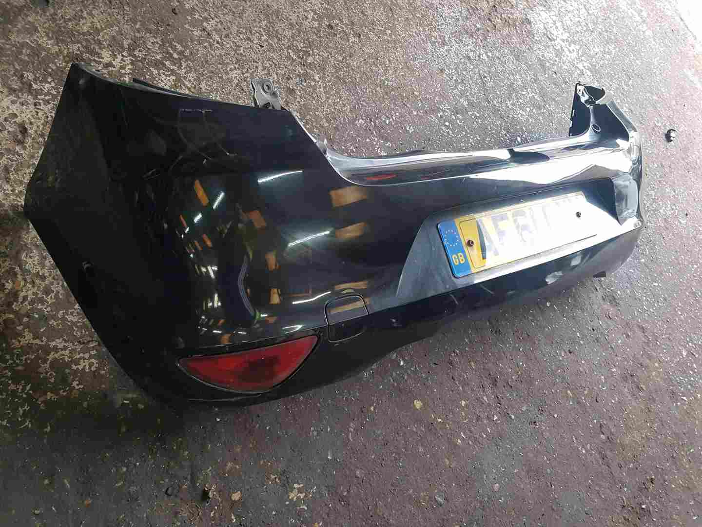 Thumb 2 Renault Clio MK3 2009-2012 Rear Bumper Black 676 Facelift Scuffed