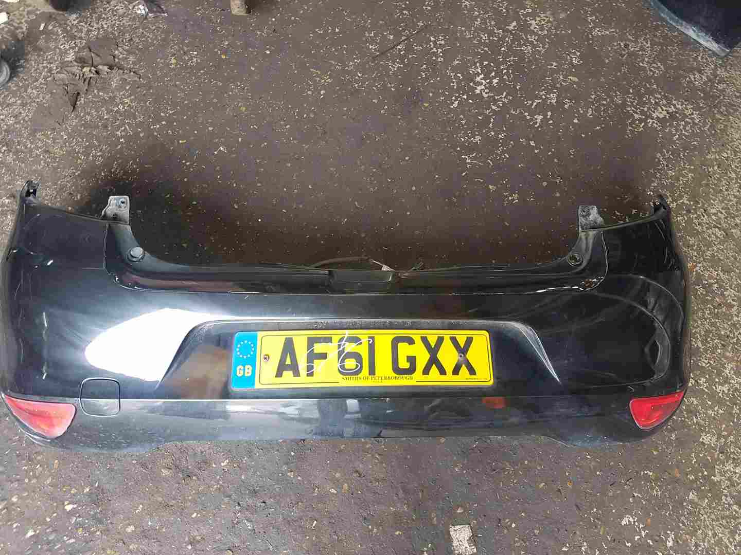 Thumb 6 Renault Clio MK3 2009-2012 Rear Bumper Black 676 Facelift Scuffed