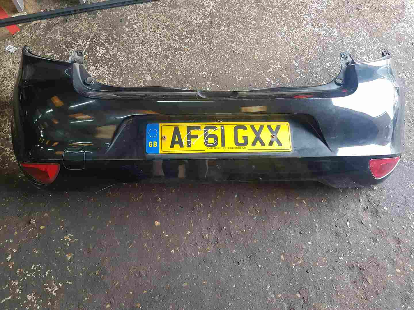 Renault Clio MK3 2009-2012 Rear Bumper Black 676 Facelift Scuffed