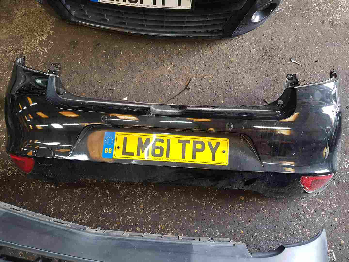 Thumb 5 Renault Clio MK3 2009-2012 Rear Bumper Black 676 Facelift reverse sensors