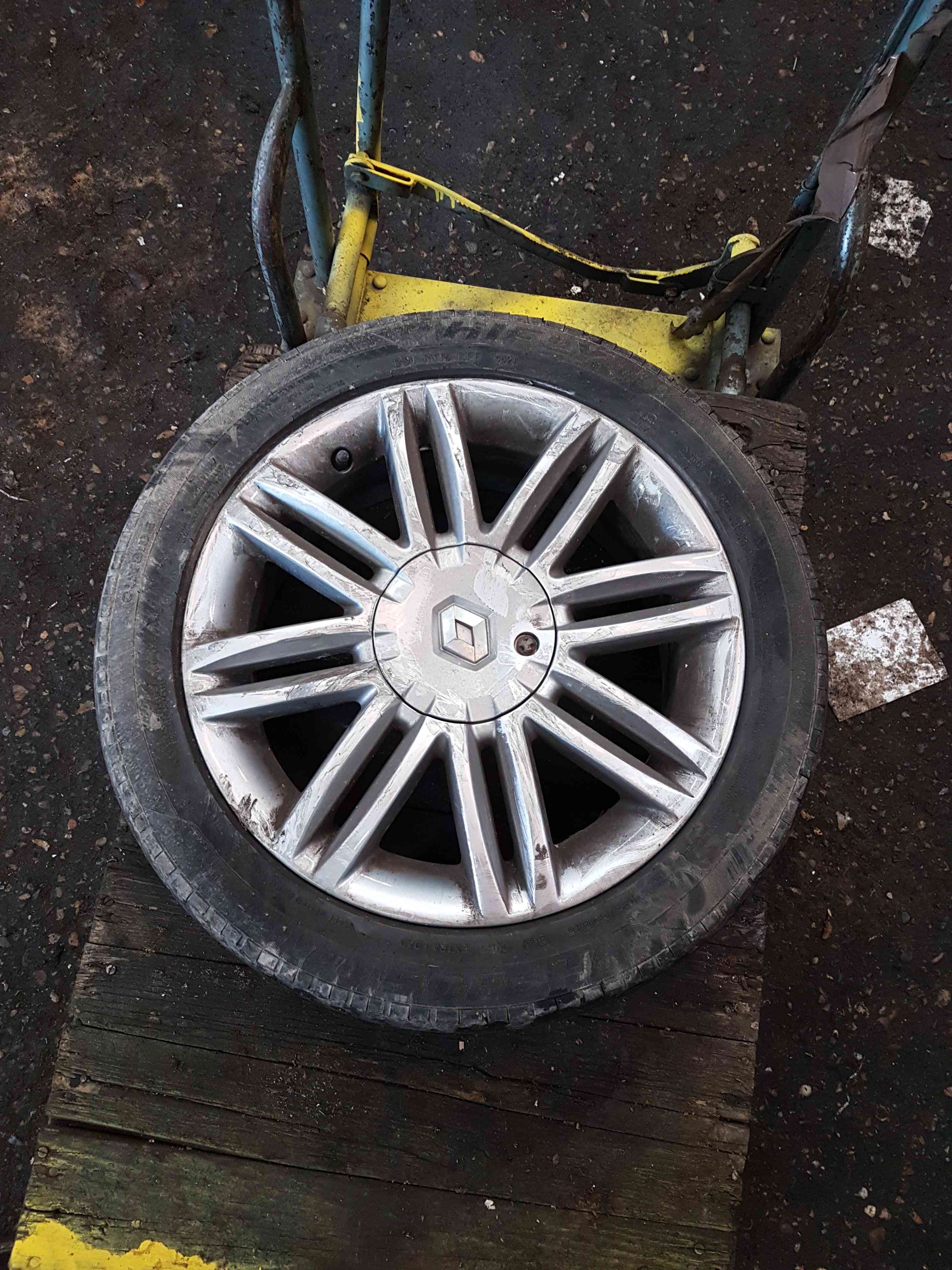 Thumb 2 Renault Clio MK3 2009-2012 Solonia Alloy Wheel 16inch 3/5