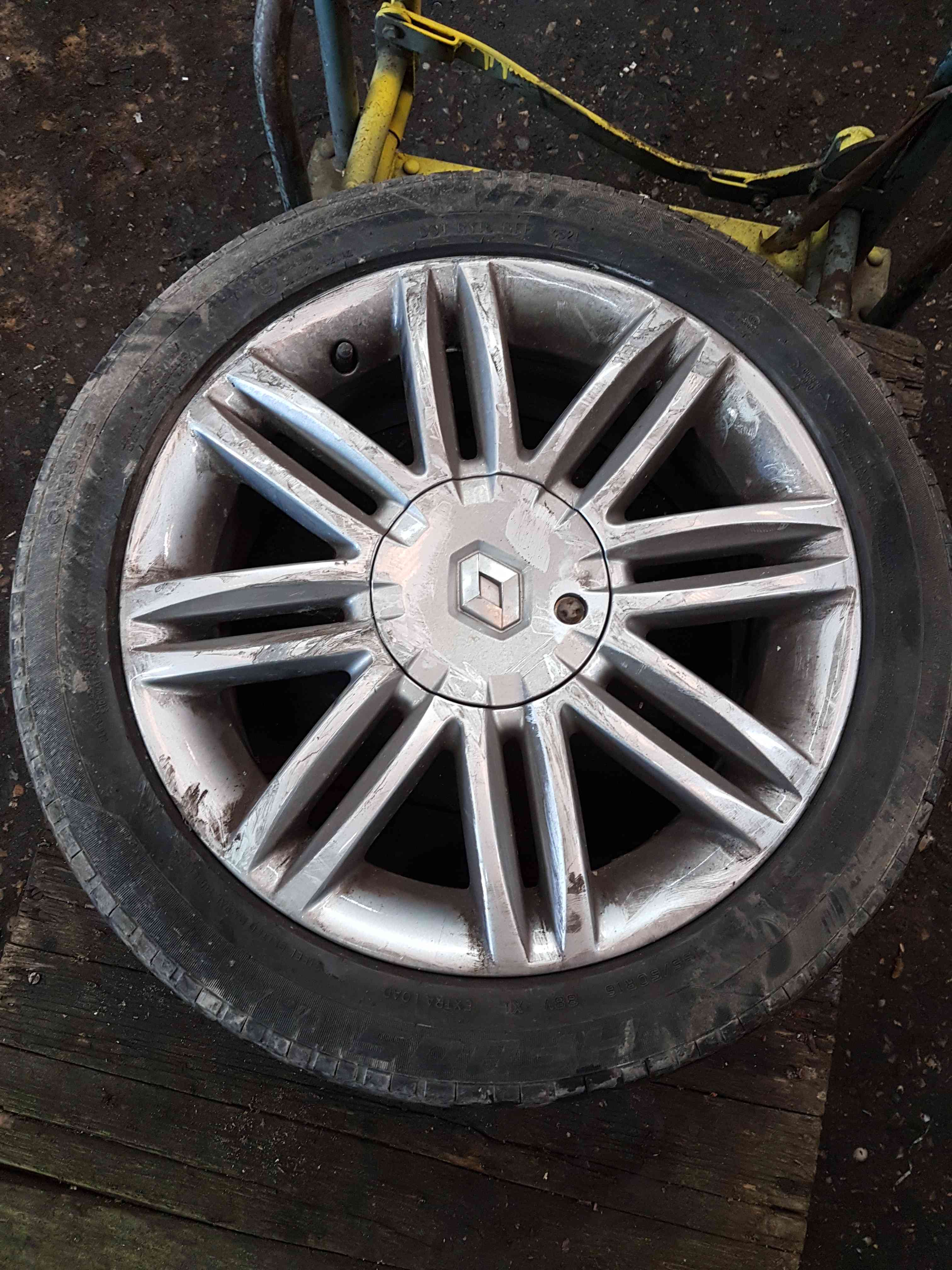 Thumb 3 Renault Clio MK3 2009-2012 Solonia Alloy Wheel 16inch 3/5