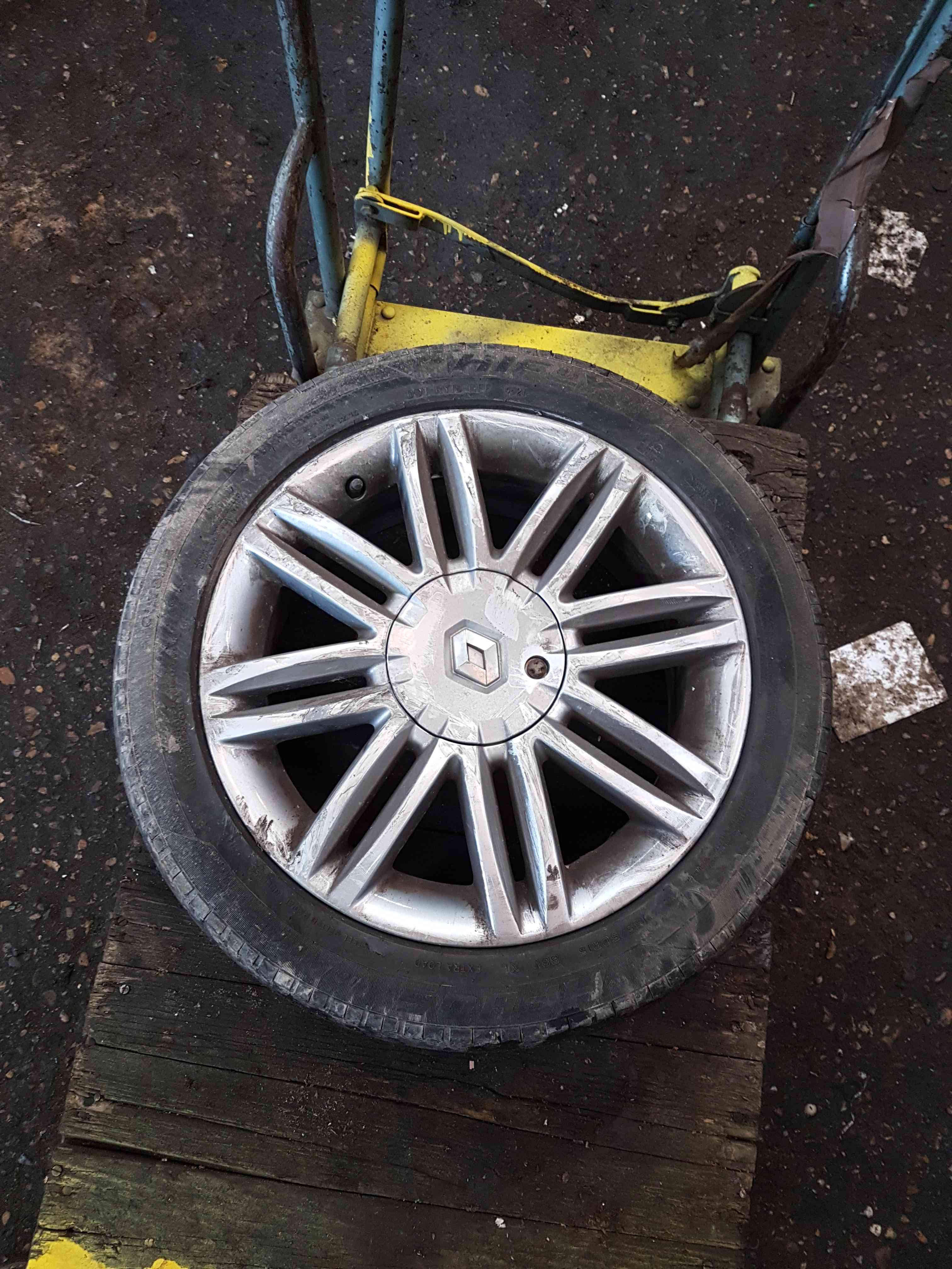 Thumb 5 Renault Clio MK3 2009-2012 Solonia Alloy Wheel 16inch 3/5