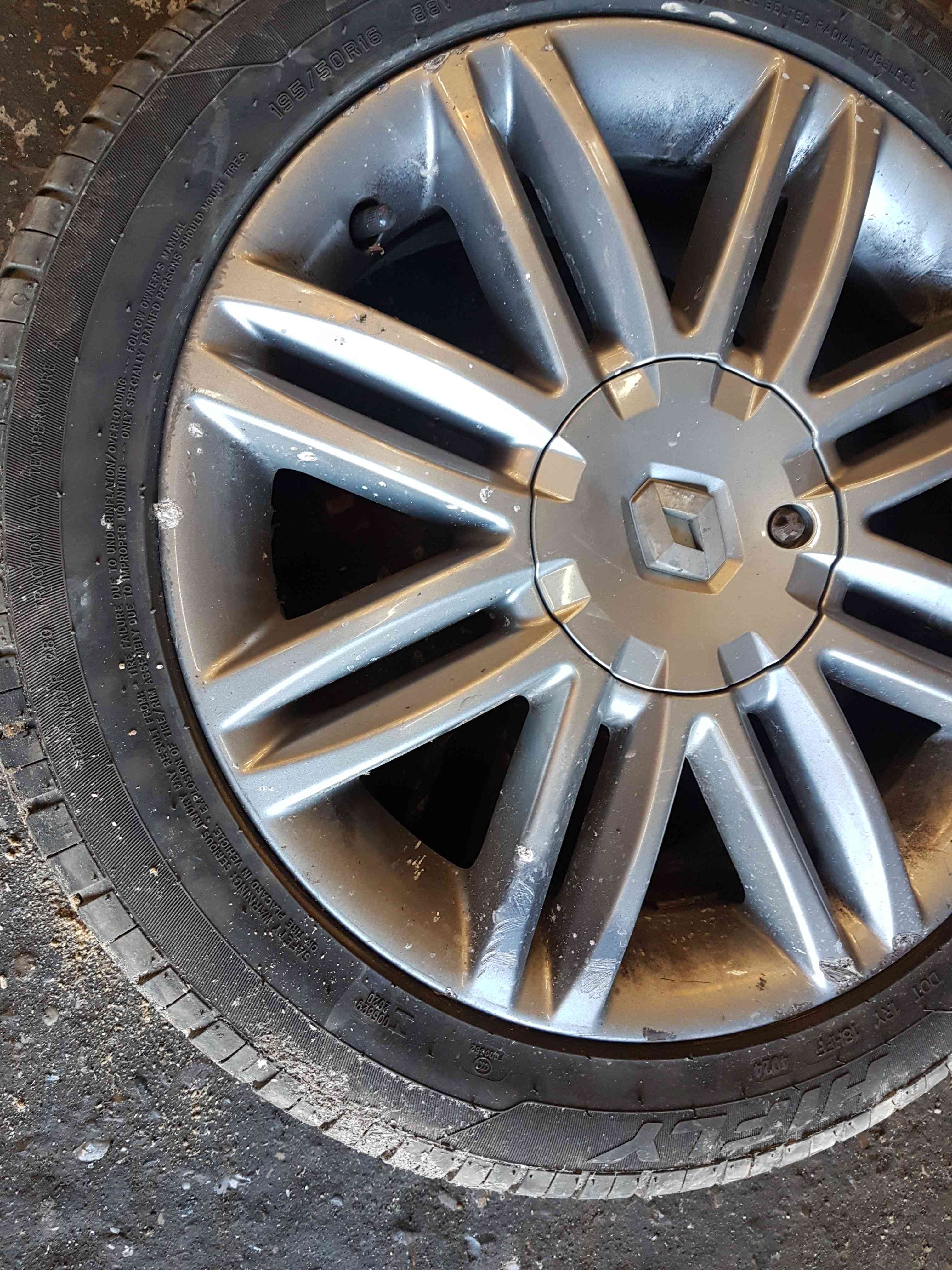 Thumb 2 Renault Clio MK3 2009-2012 Solonia Alloy Wheel + Tyre 195 50 16 6Mm Tread 3/5