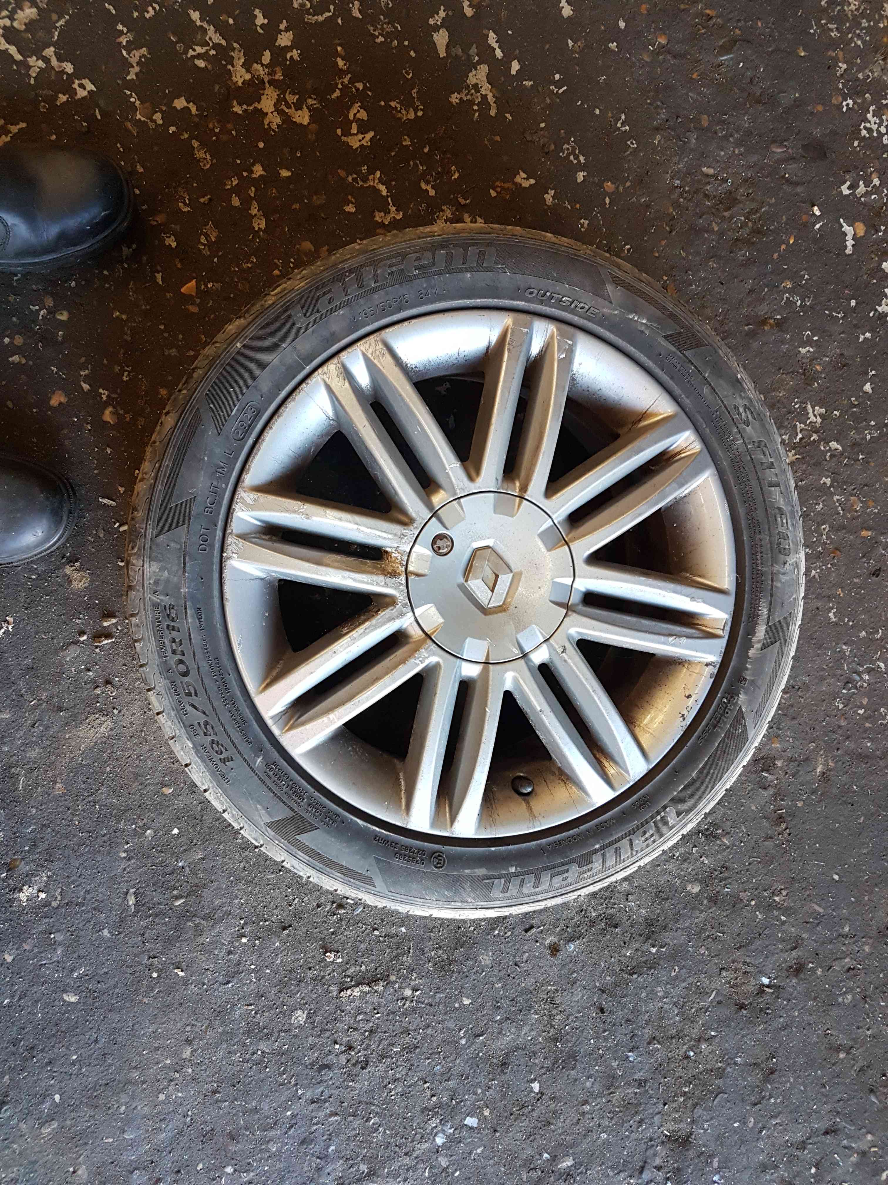 Thumb 2 Renault Clio MK3 2009-2012 Solonia Alloy Wheel + Tyre 195 50 16 6Mm Tread 3/5