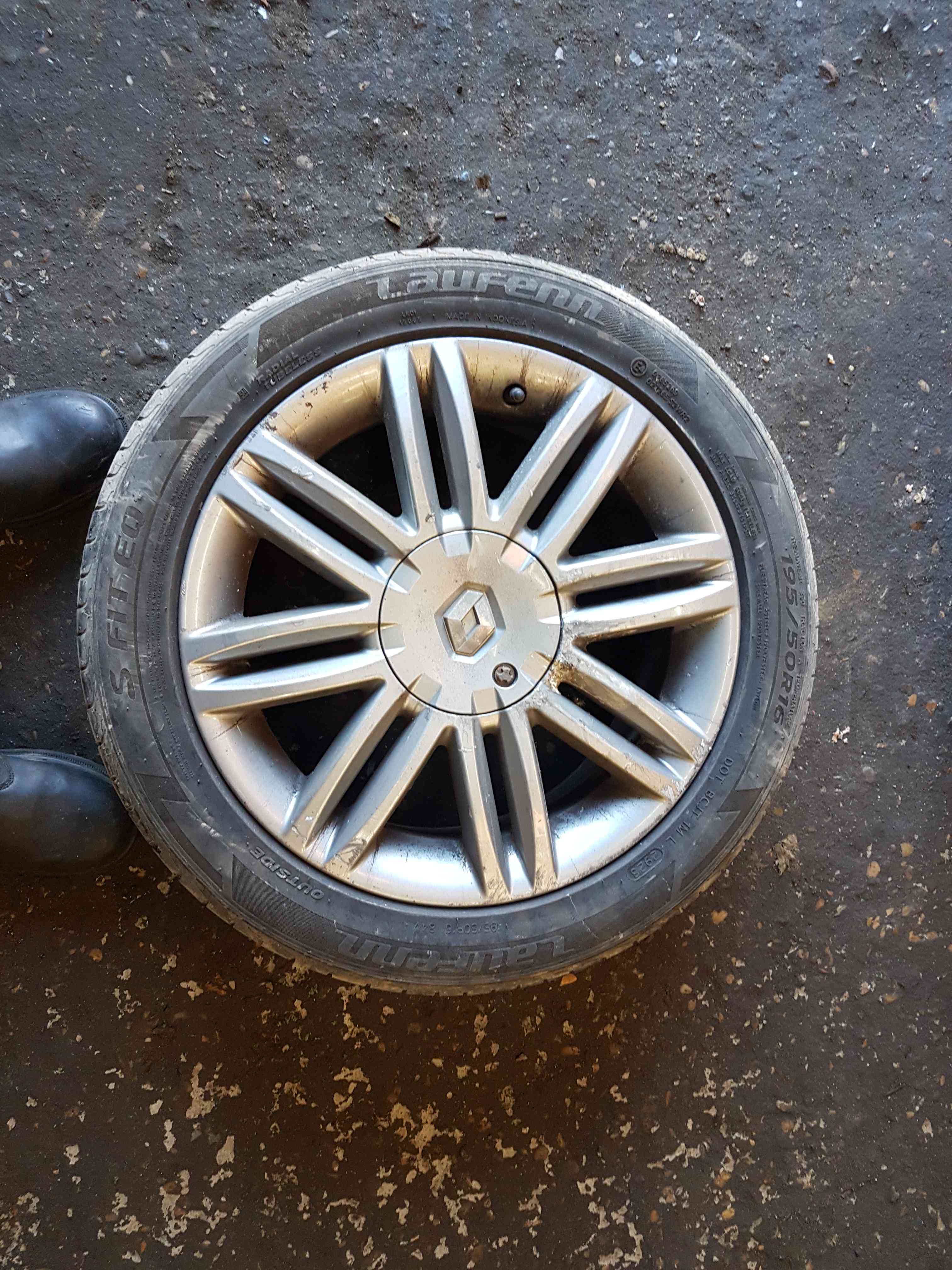 Thumb 7 Renault Clio MK3 2009-2012 Solonia Alloy Wheel + Tyre 195 50 16 6Mm Tread 3/5