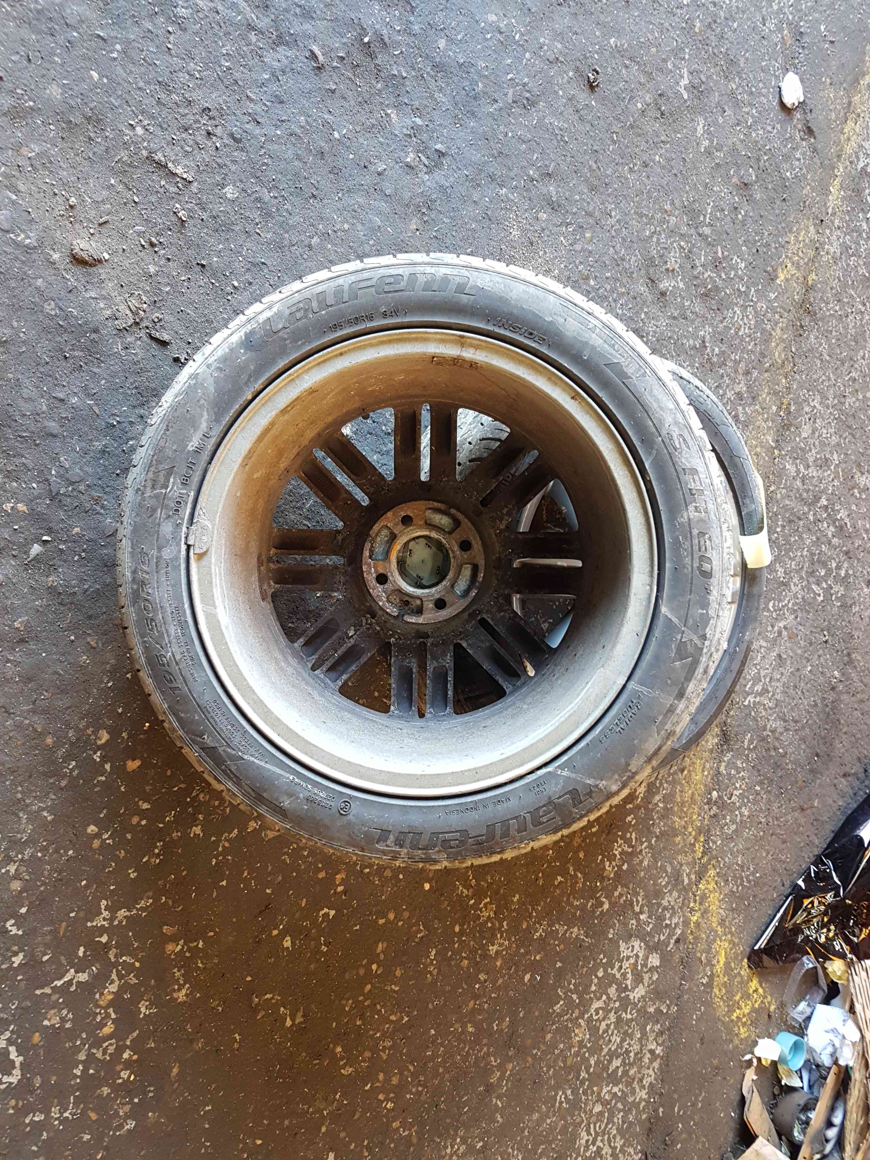 Thumb 8 Renault Clio MK3 2009-2012 Solonia Alloy Wheel + Tyre 195 50 16 6Mm Tread 3/5