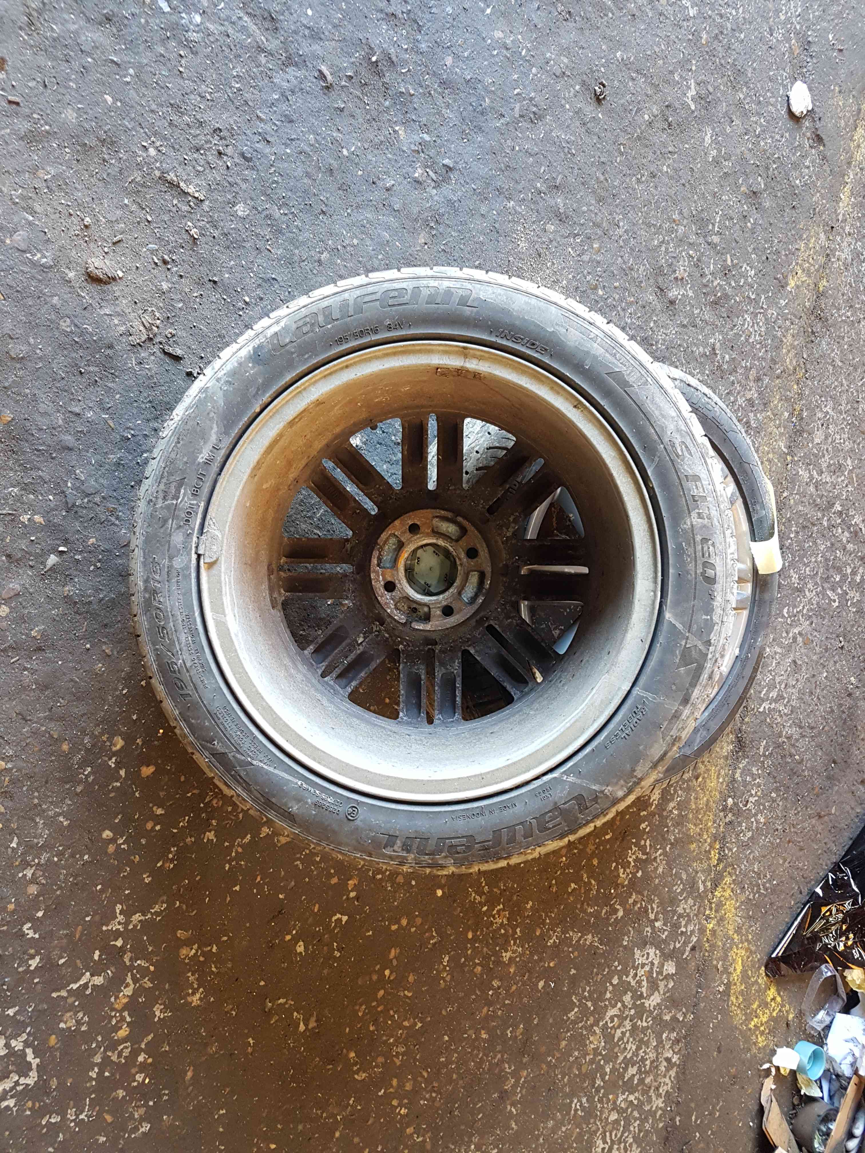 Thumb 9 Renault Clio MK3 2009-2012 Solonia Alloy Wheel + Tyre 195 50 16 6Mm Tread 3/5