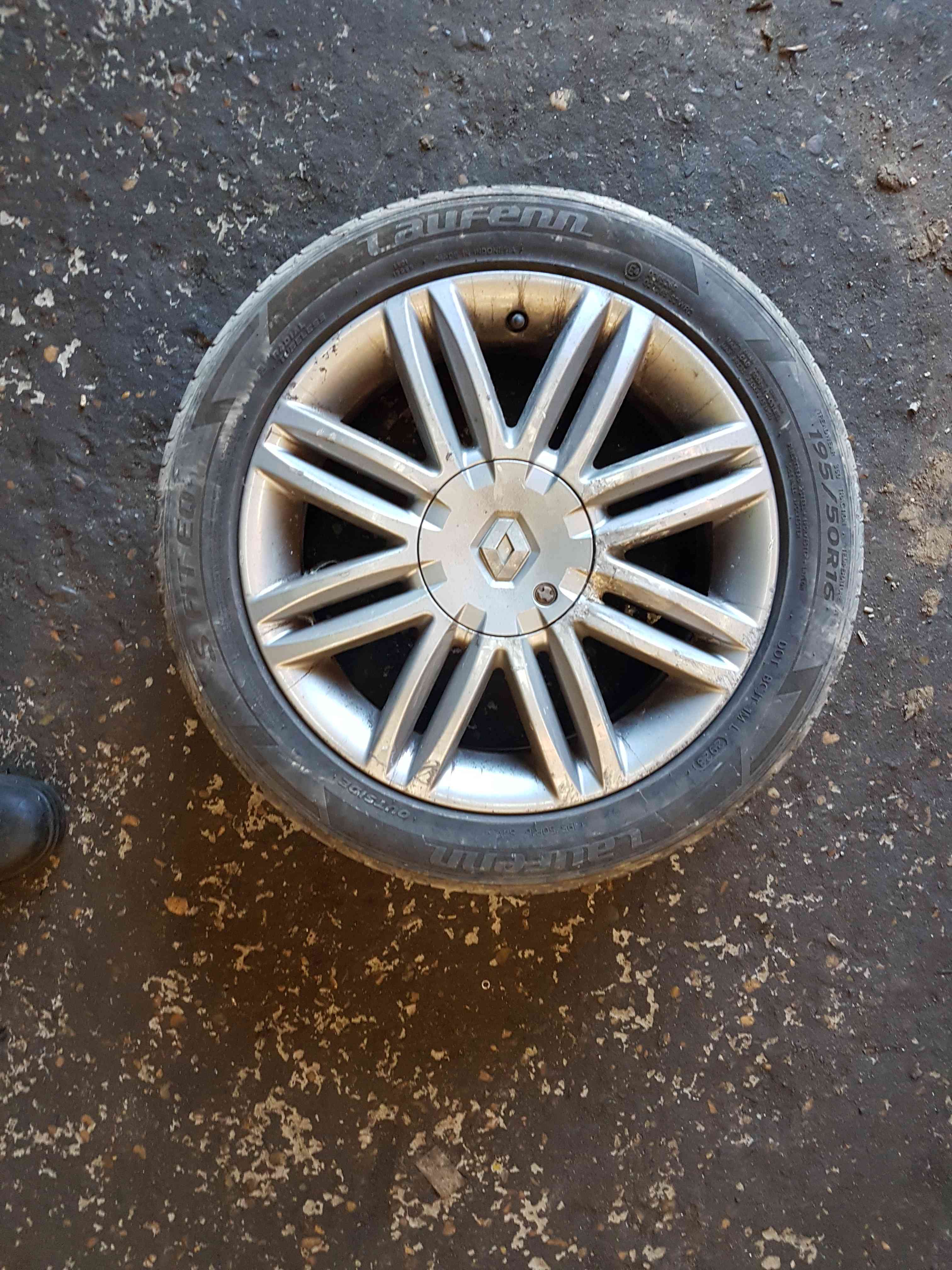 Thumb 12 Renault Clio MK3 2009-2012 Solonia Alloy Wheel + Tyre 195 50 16 6Mm Tread 3/5