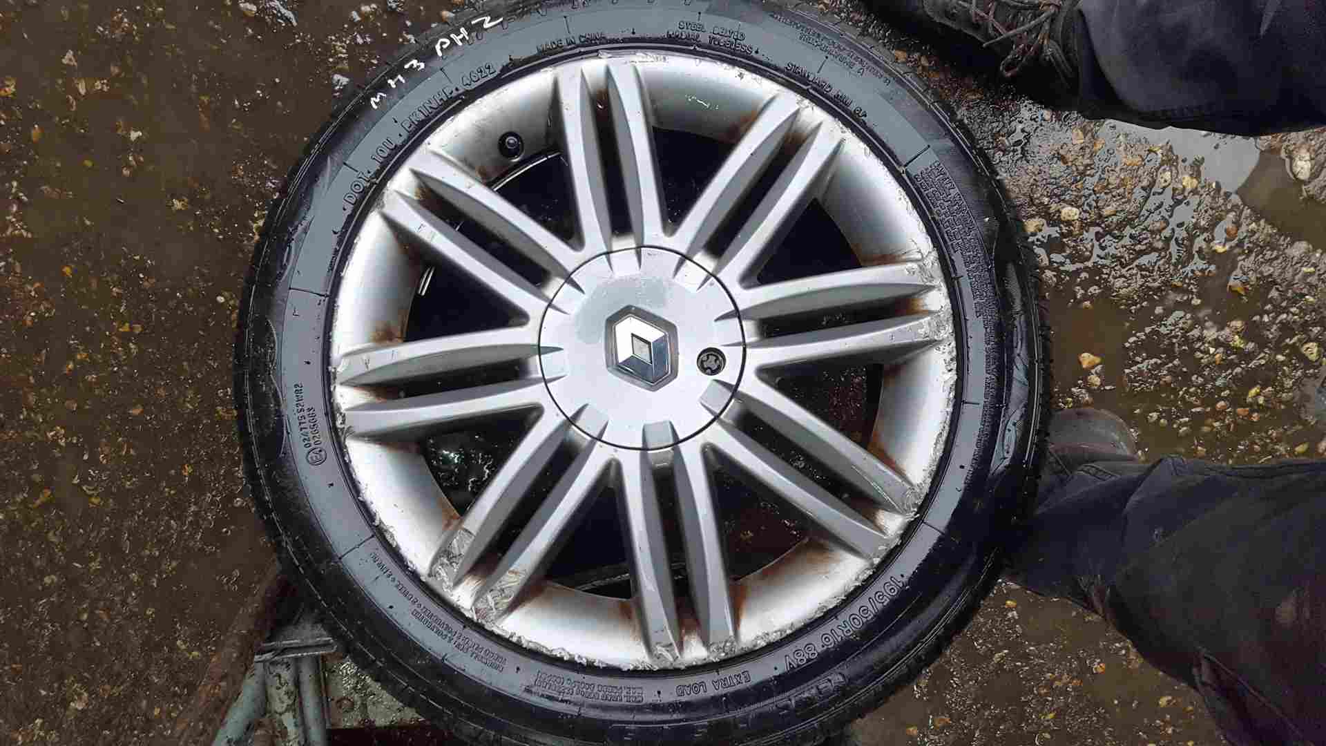 Renault Clio MK3 2009-2012 Solonia Alloy Wheel + Tyre 195 50 16 6Mm Tread 3/5