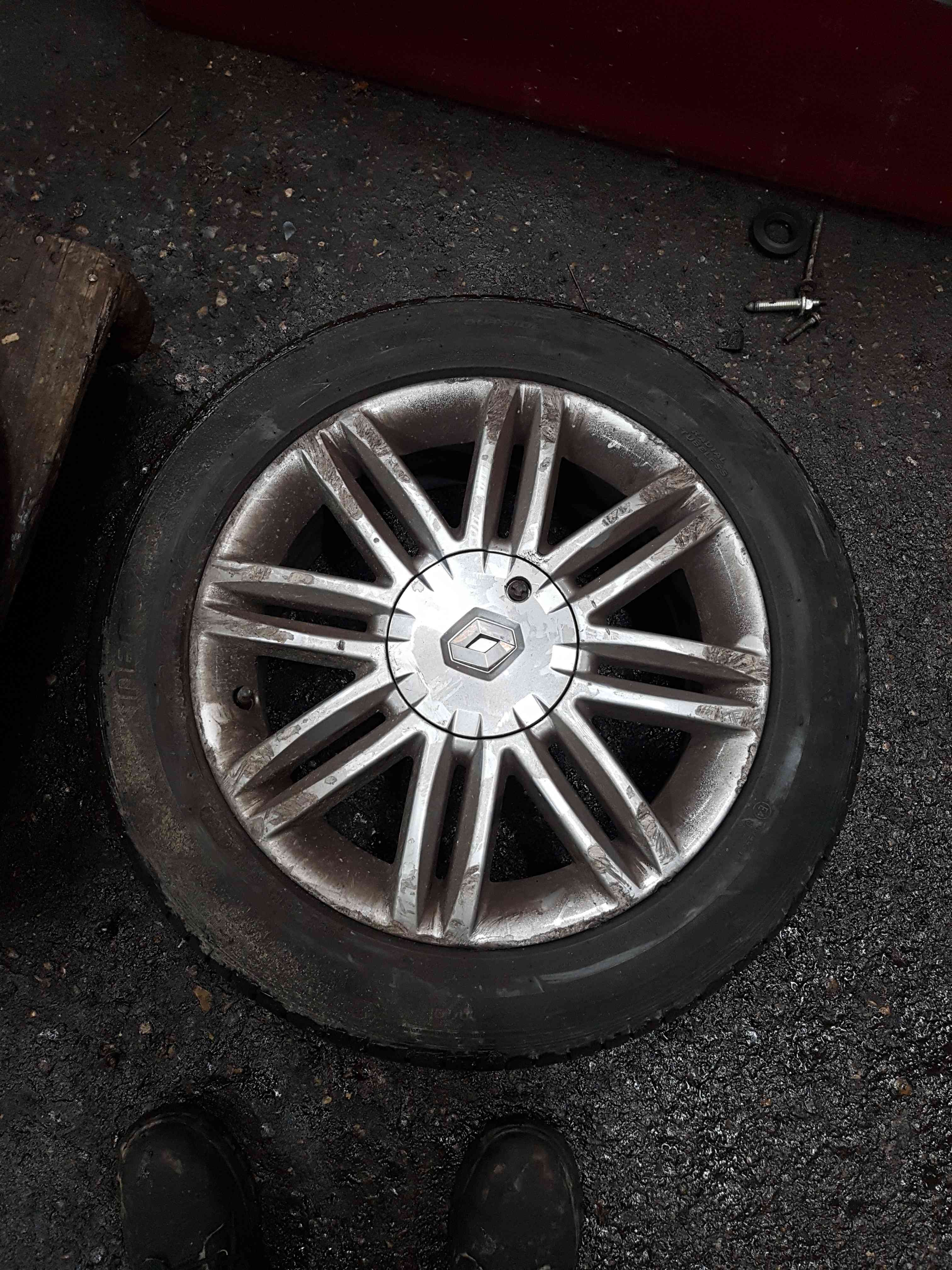 Thumb 6 Renault Clio MK3 2009-2012 Solonia Alloy Wheel + Tyre 195 55 16 5Mm Tread 3/5