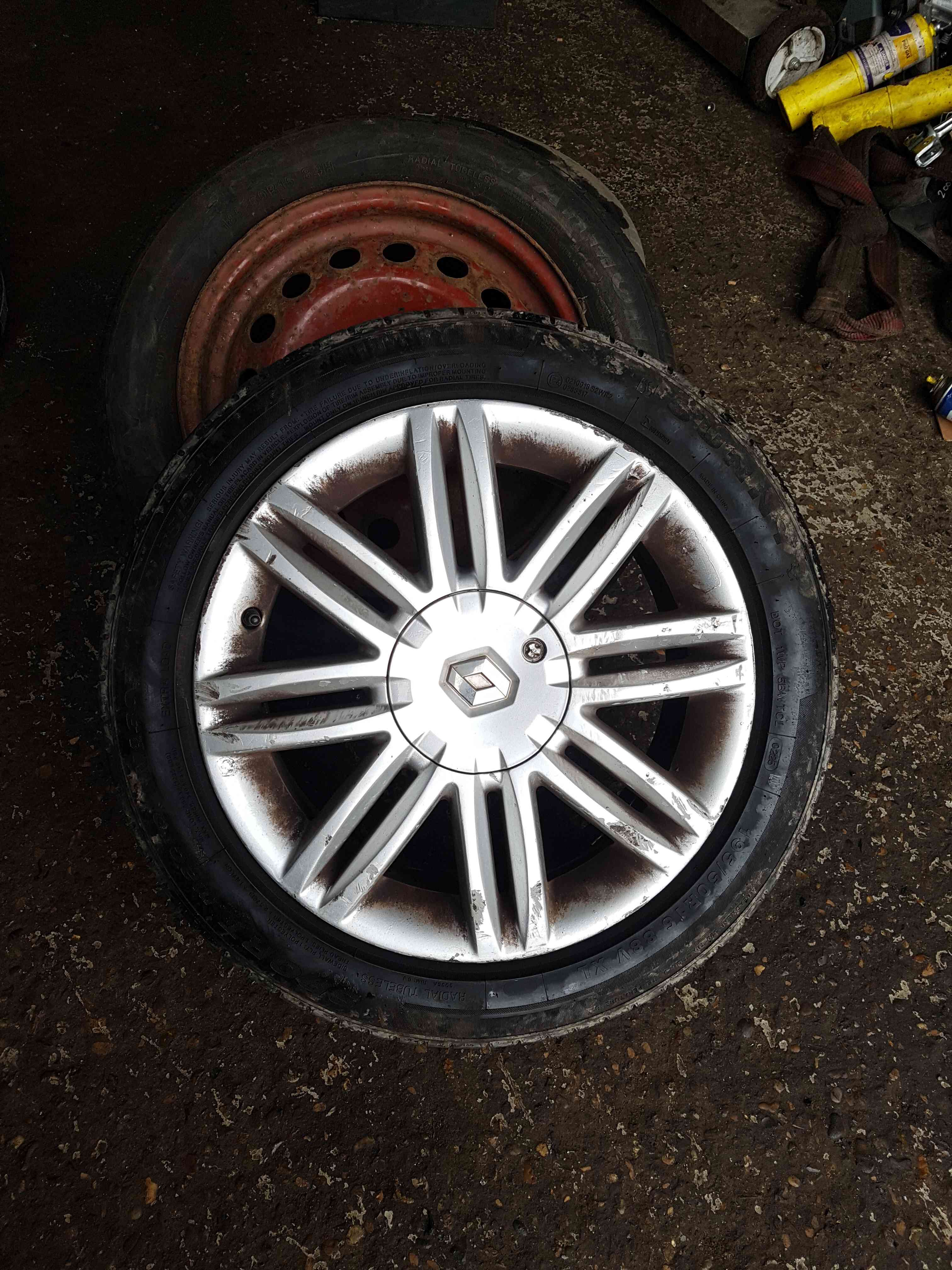 Thumb 2 Renault Clio MK3 2009-2012 Solonia Alloy Wheel 16inch 3/5 6mm