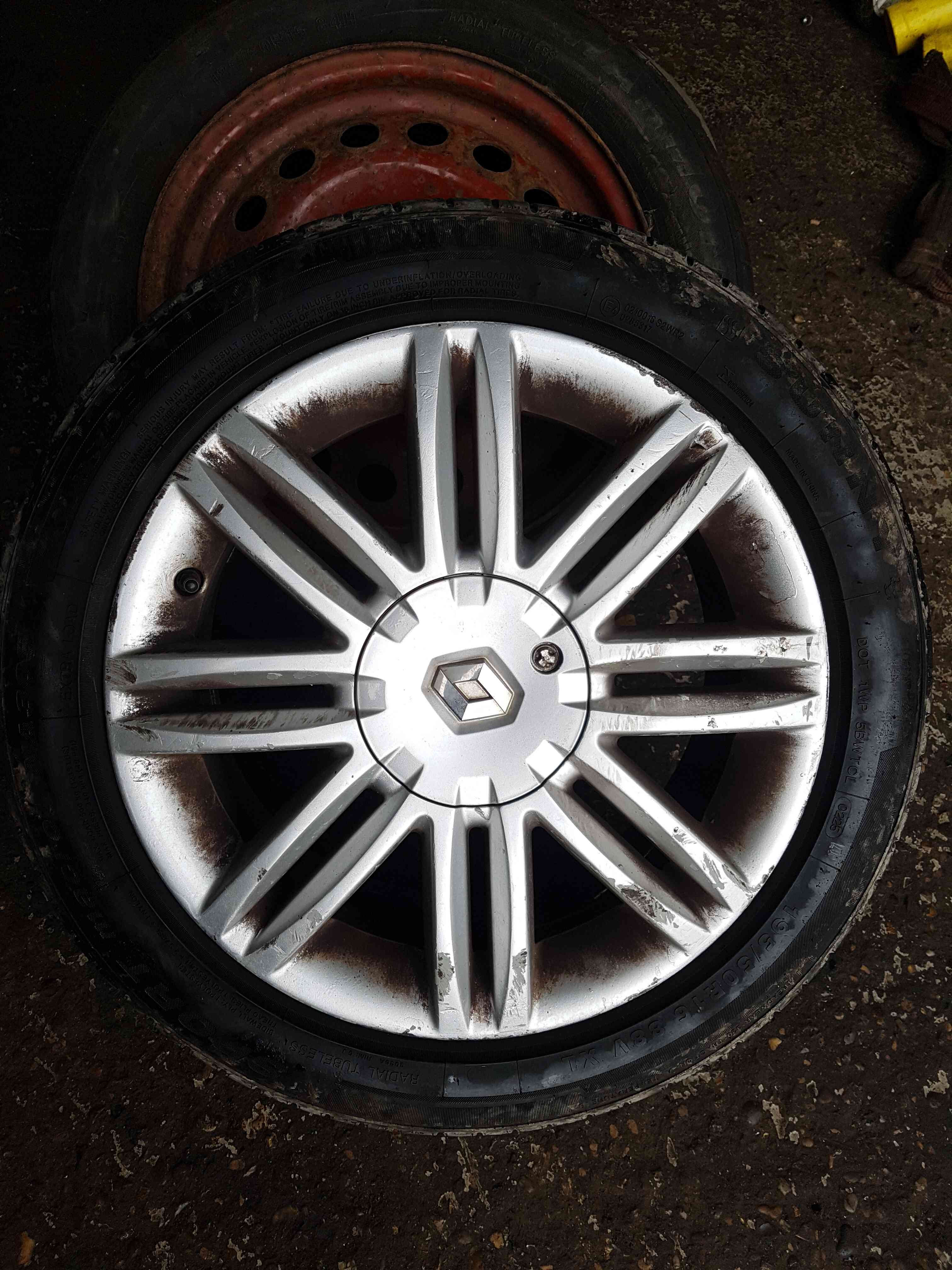 Thumb 4 Renault Clio MK3 2009-2012 Solonia Alloy Wheel 16inch 3/5 6mm