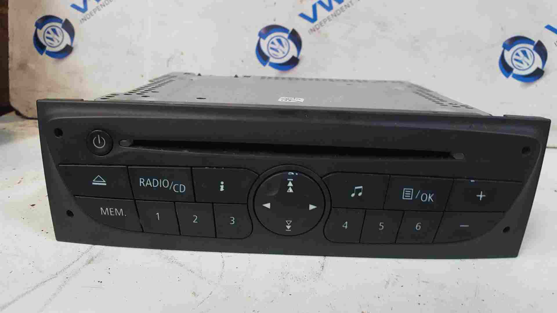 Thumb 4 Renault Clio MK3 2009-2012 TOM Tom SAT Nav Cd Player Radio 281150038R