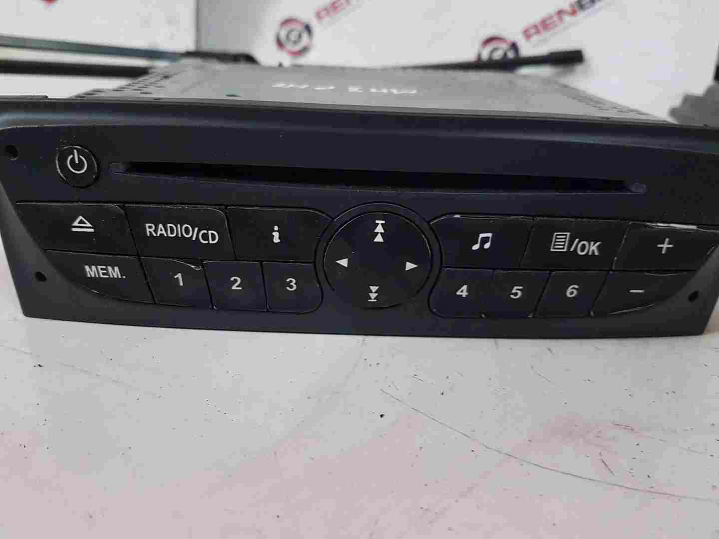 Thumb 2 Renault Clio MK3 2009-2012 TOM Tom SAT Nav Cd Player Radio 281150038R