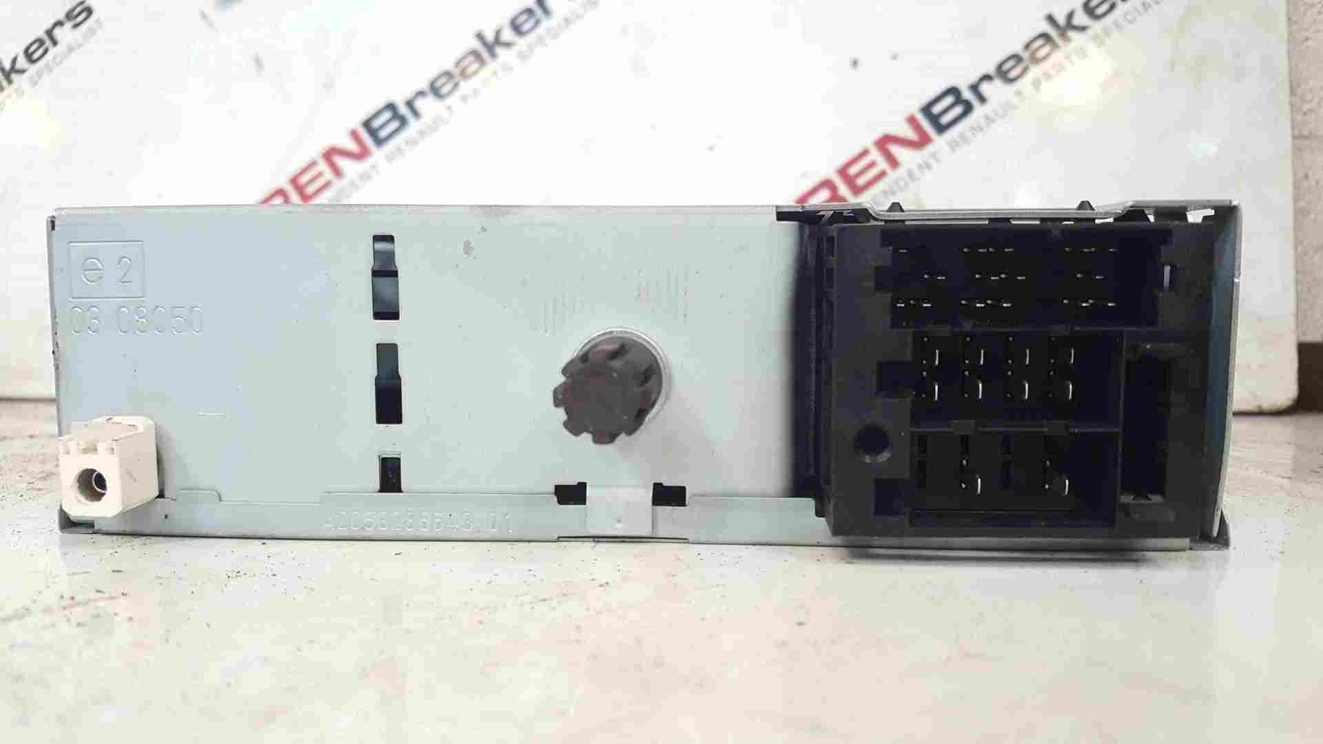 Thumb 3 Renault Clio MK3 2009-2012 TOM Tom SAT Nav Cd Player Radio 281150038R