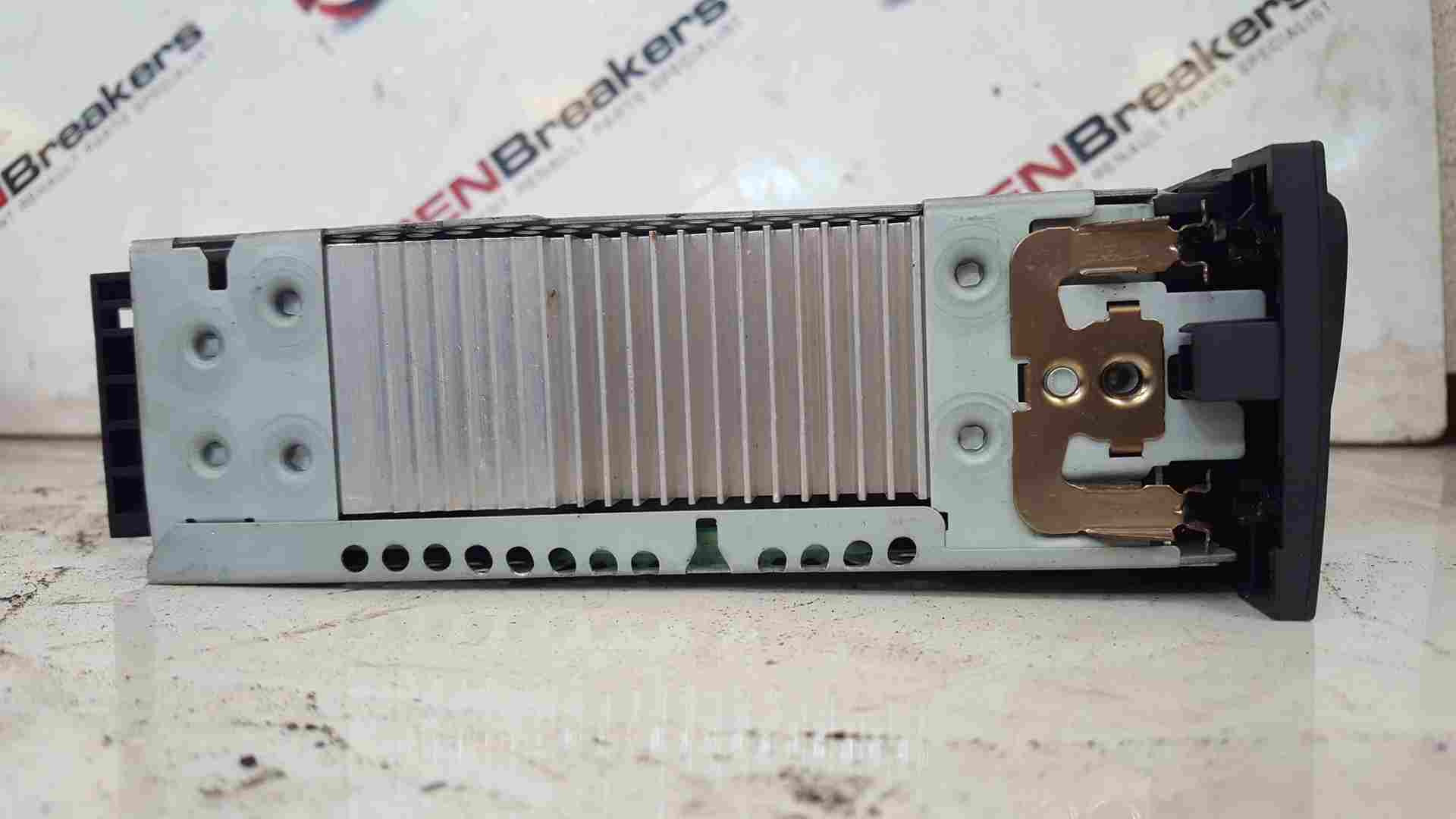 Thumb 4 Renault Clio MK3 2009-2012 TOM Tom SAT Nav Cd Player Radio 281150038R