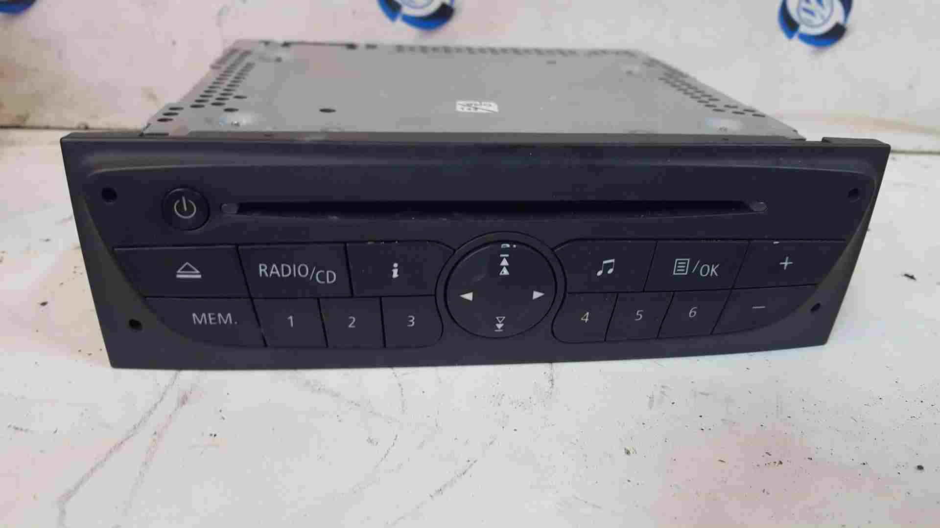 Renault Clio MK3 2009-2012 TOM Tom SAT Nav Cd Player Radio 281150038R