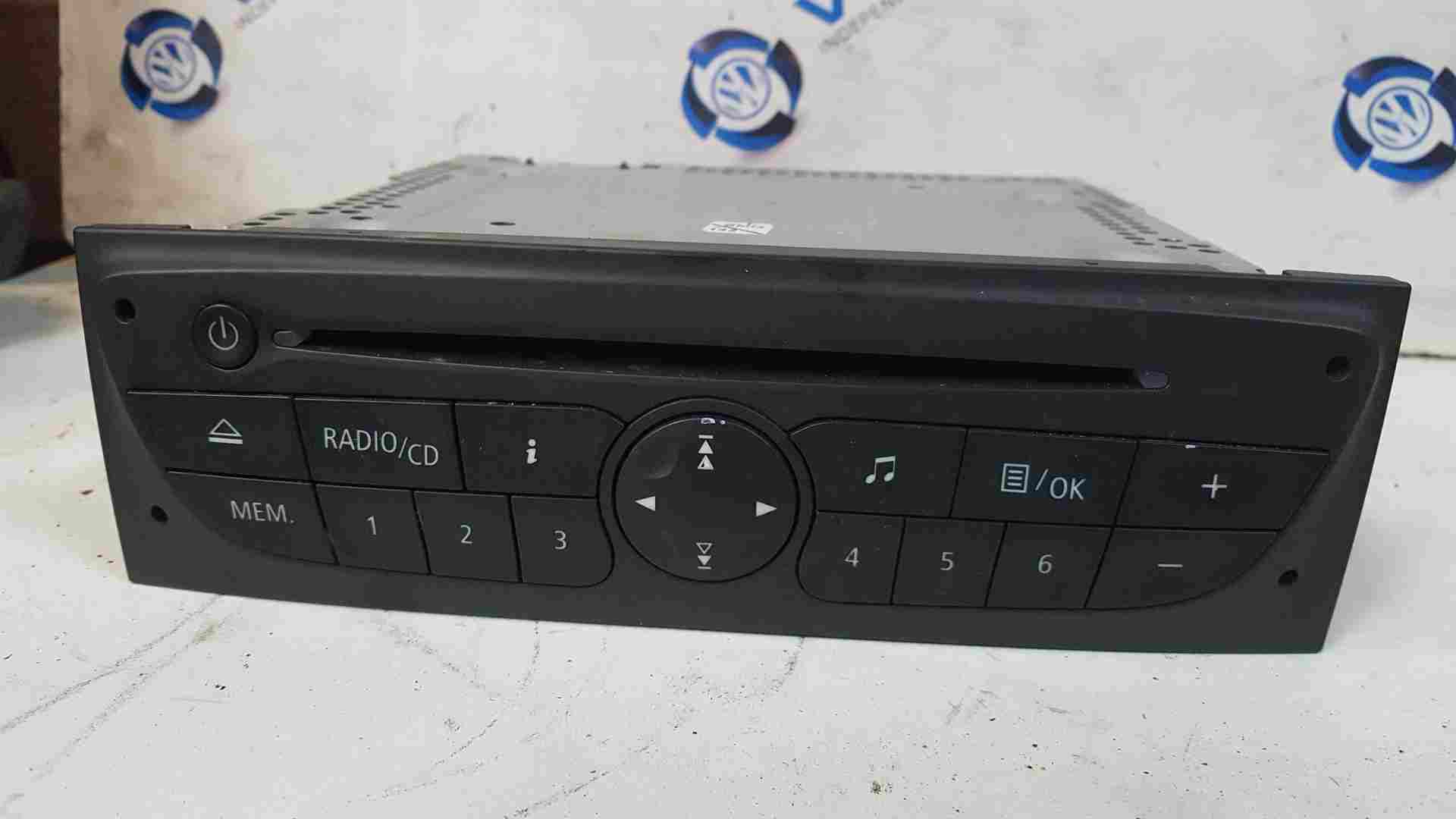 Thumb 2 Renault Clio MK3 2009-2012 TOM Tom SAT Nav Cd Player Radio 281150038R