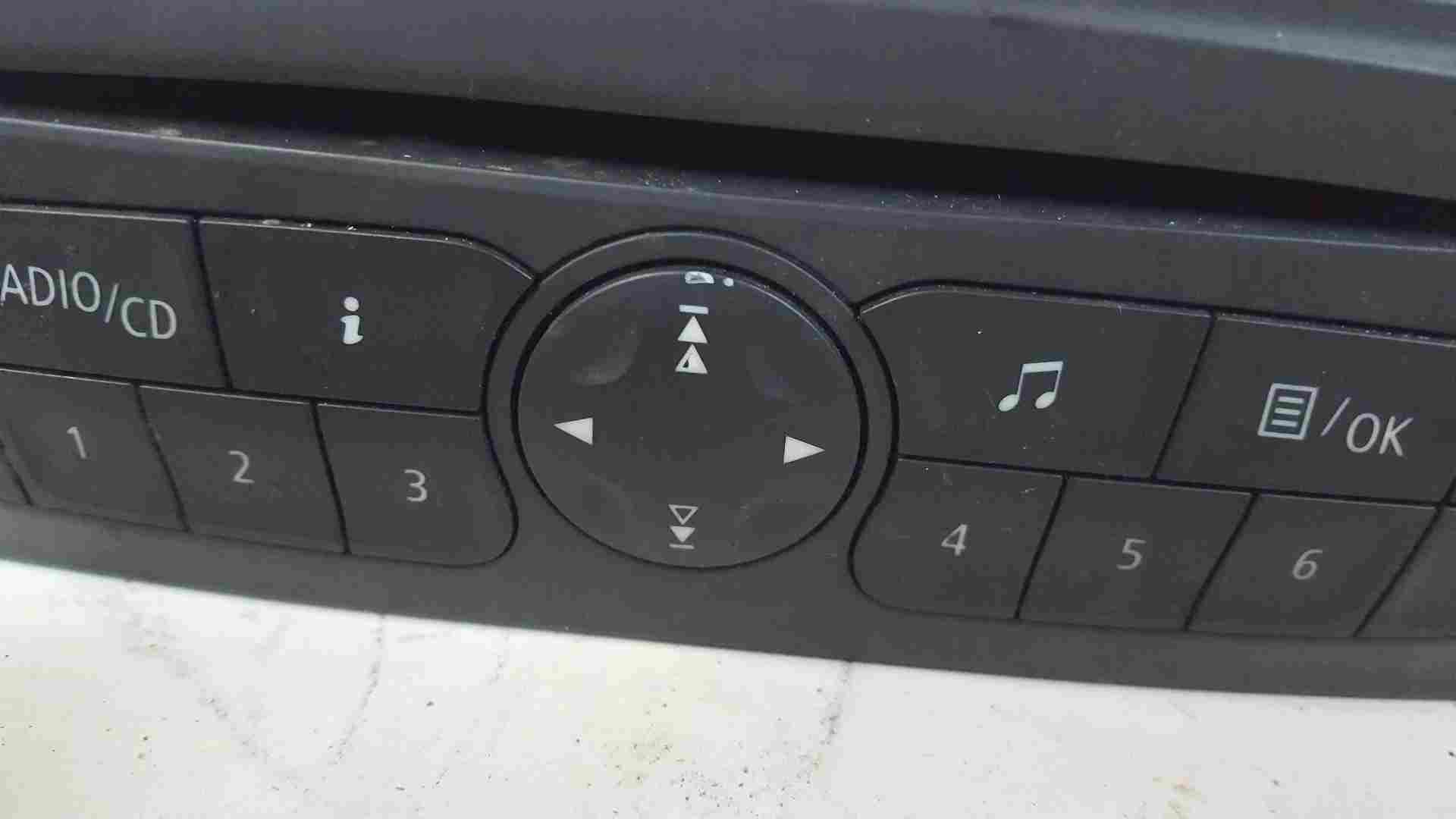 Thumb 3 Renault Clio MK3 2009-2012 TOM Tom SAT Nav Cd Player Radio 281150038R