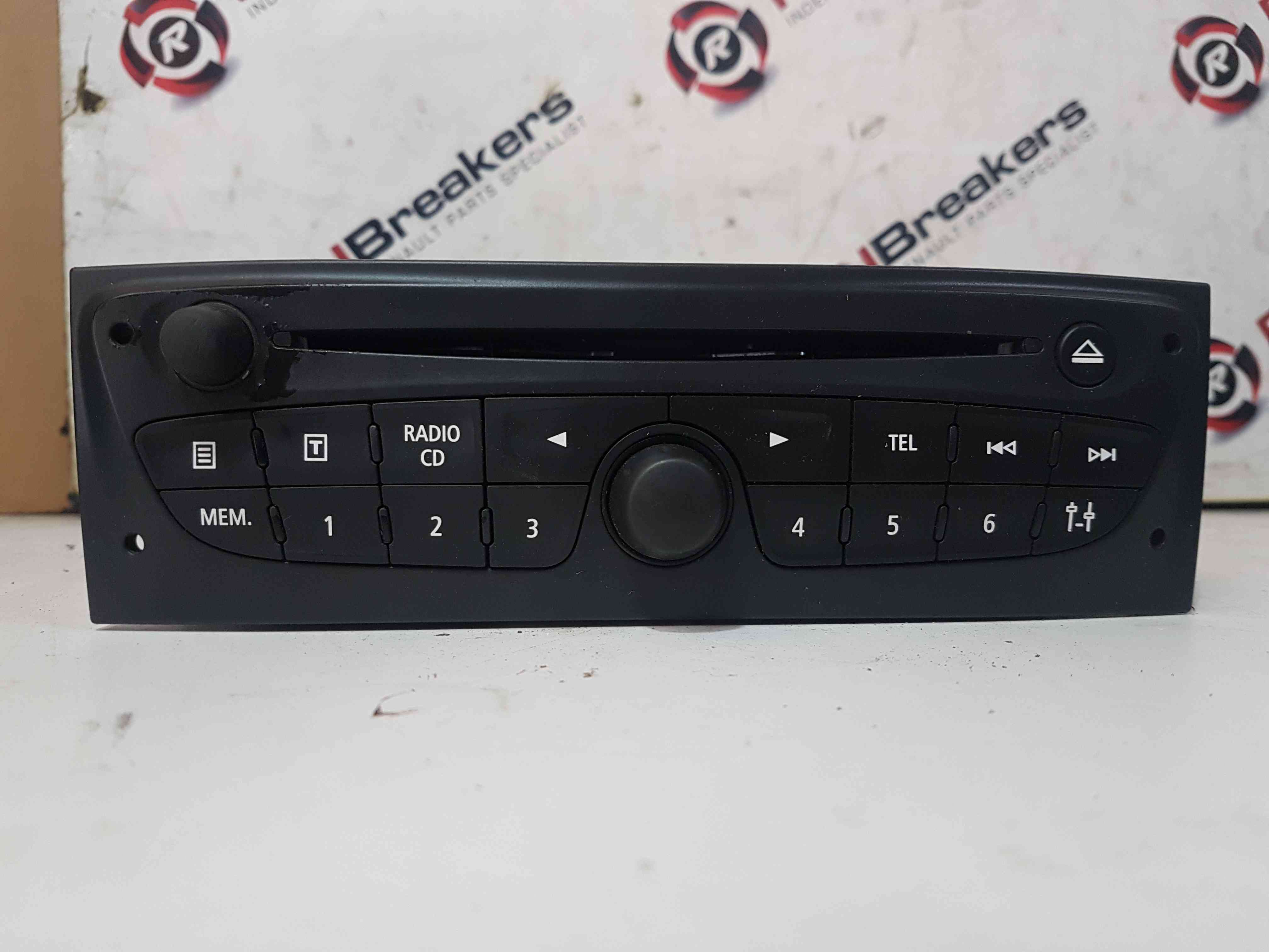 Thumb 3 Renault Clio MK3 2009-2012 TOM Tom SAT Nav Cd Player Radio 281150040R + Code