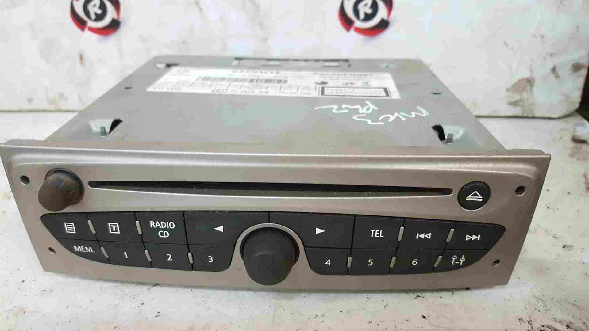 Thumb 2 Renault Clio MK3 2009-2012 TOM Tom SAT Nav Cd Player Radio 281152399r