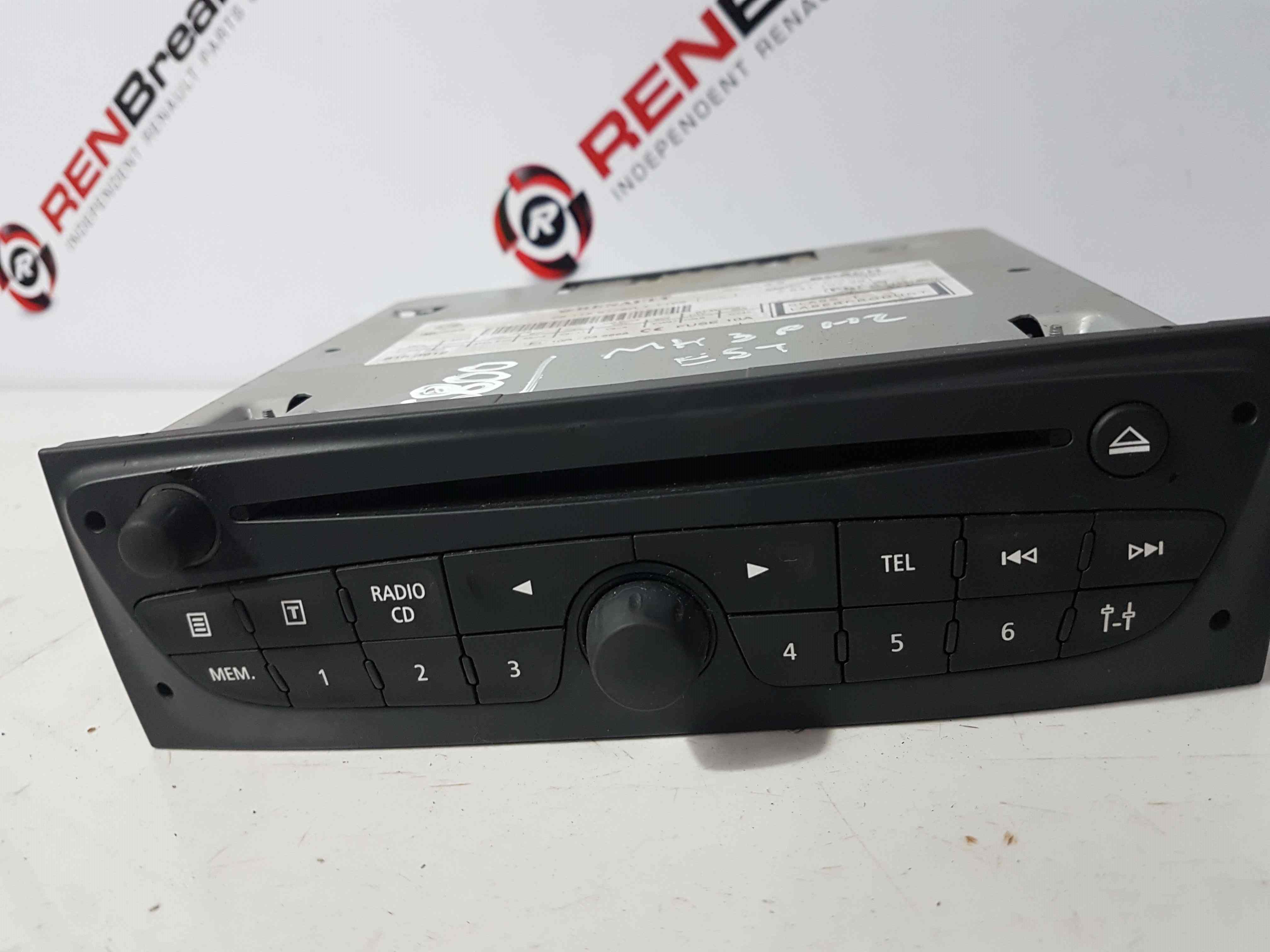 Thumb 3 Renault Clio MK3 2009-2012 TOM Tom SAT Nav Cd Player Radio 281158179R + code