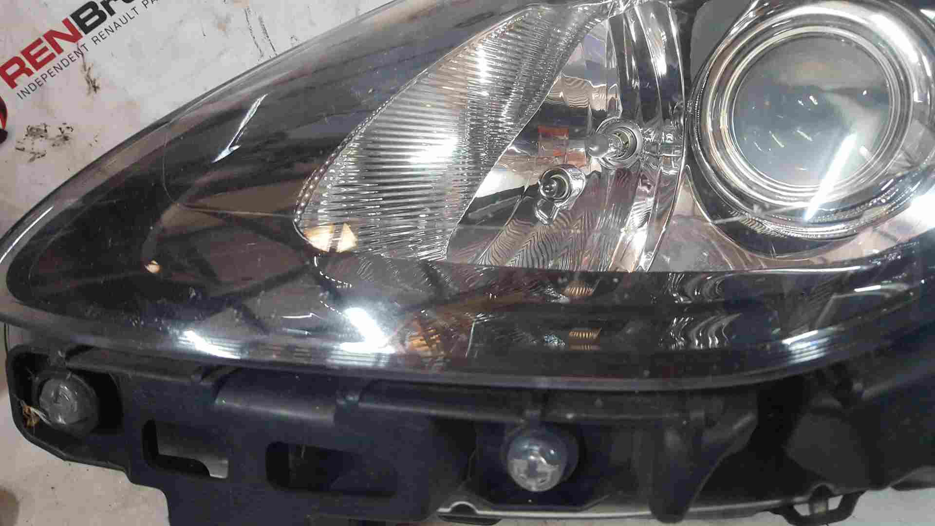 Thumb 2 Renault Clio MK3 GT 2009-2012 Passenger NSF Front Headlight black Backing
