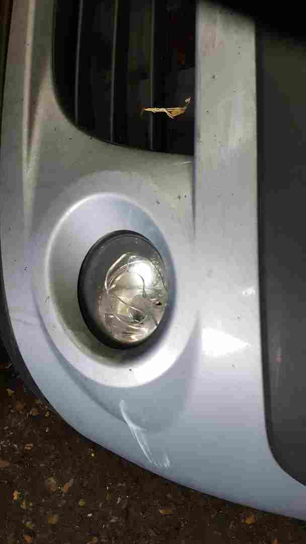 Thumb 7 Renault Clio MK3 Ph2 2001-2006 Front Bumper Teb65