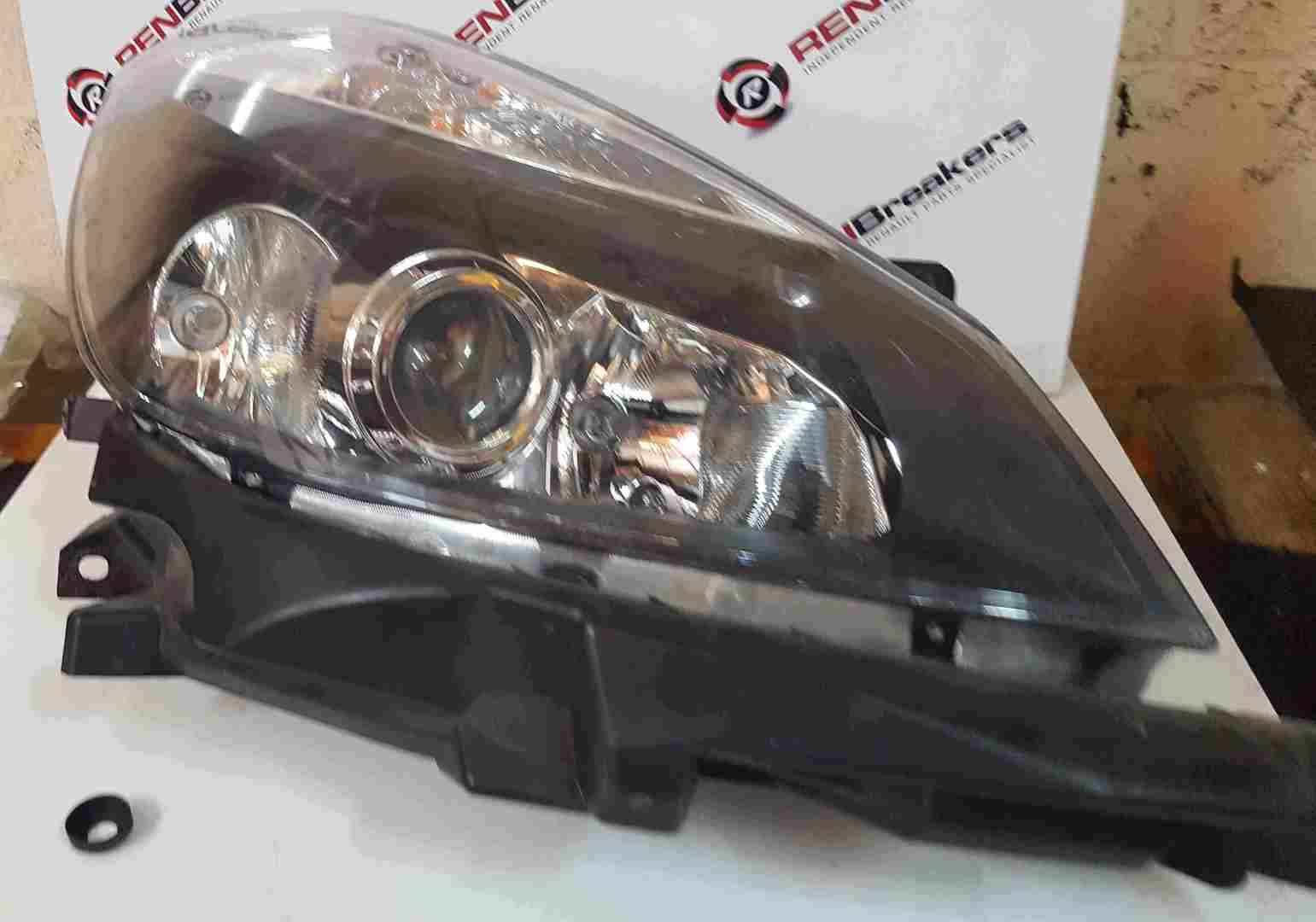 Renault Clio MK3 Sport 2005-2009 Xenon Drivers OSF Front Headlight 8200626741