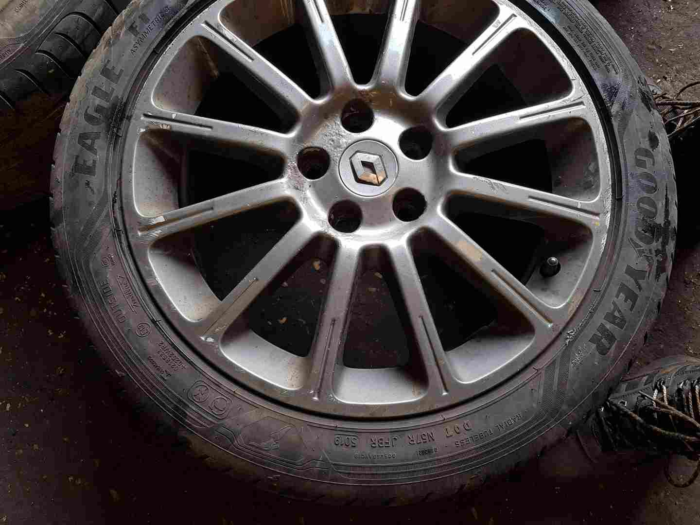 Thumb 3 Renault Clio MK3 Sport 2005-2012 197 Alloy Wheel 17Inch + Tyre 225 45 17 5Mm 3/5