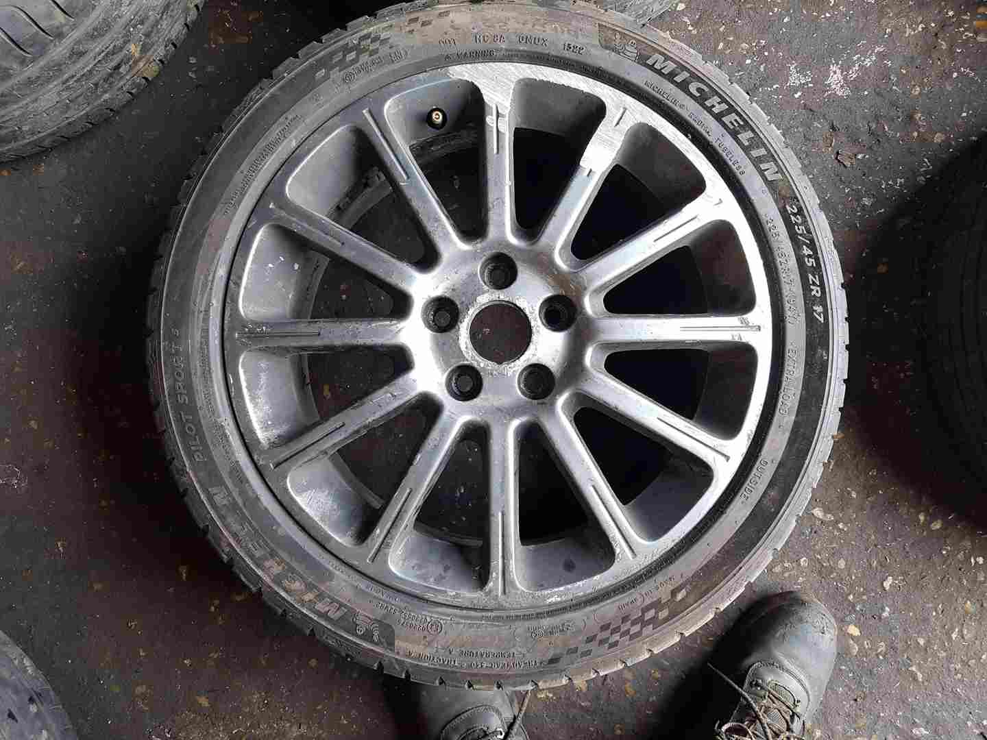 Thumb 4 Renault Clio MK3 Sport 2005-2012 197 Alloy Wheel 17Inch + Tyre 225 45 17 5Mm 2/5